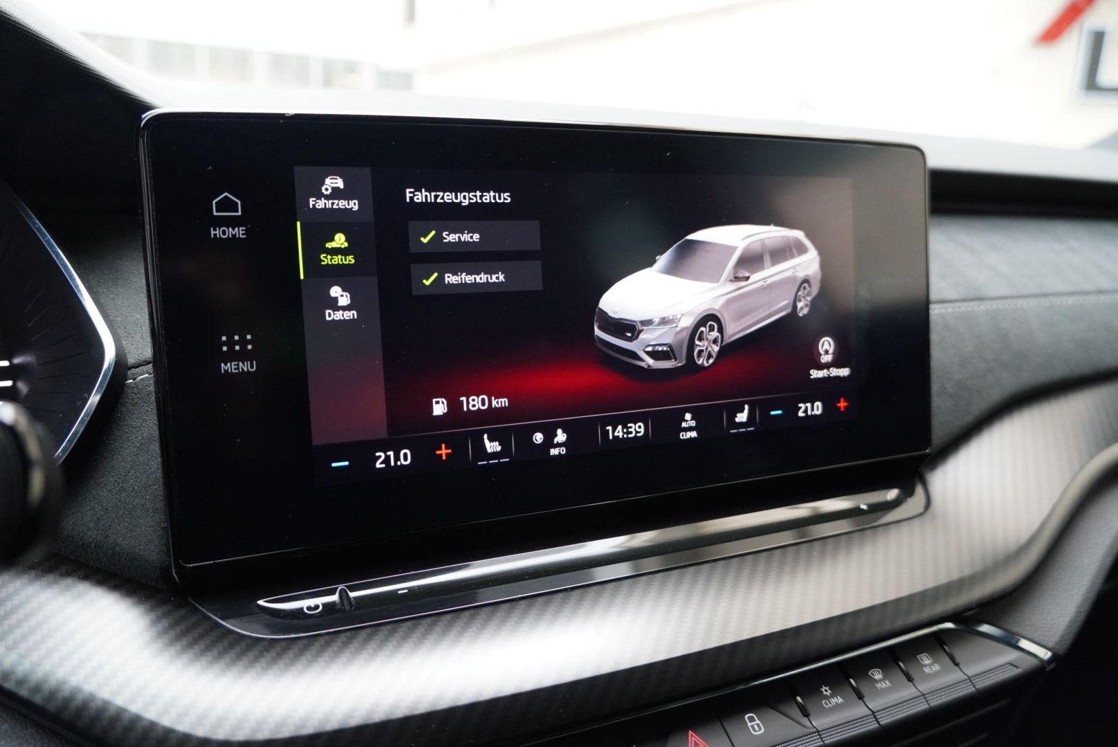 SKODA Octavia Combi 2.0 TSI DSG RS-image-17