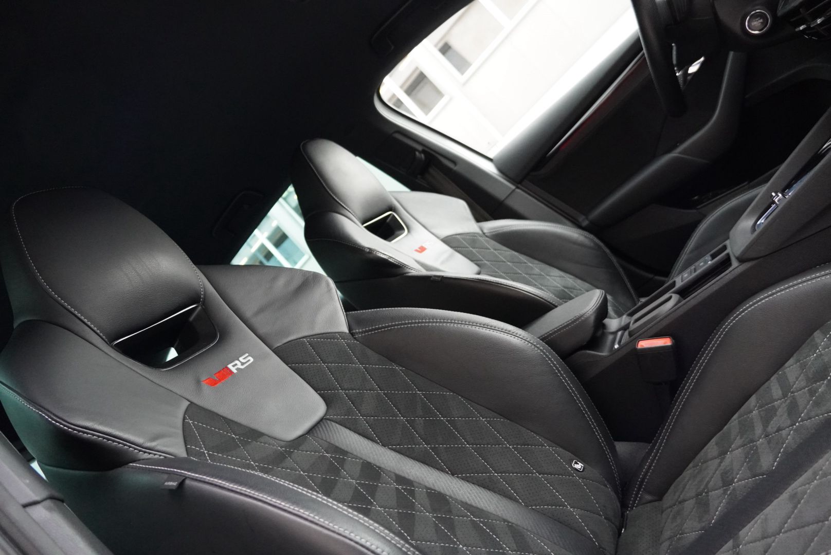 SKODA Octavia Combi 2.0 TSI DSG RS-image-26