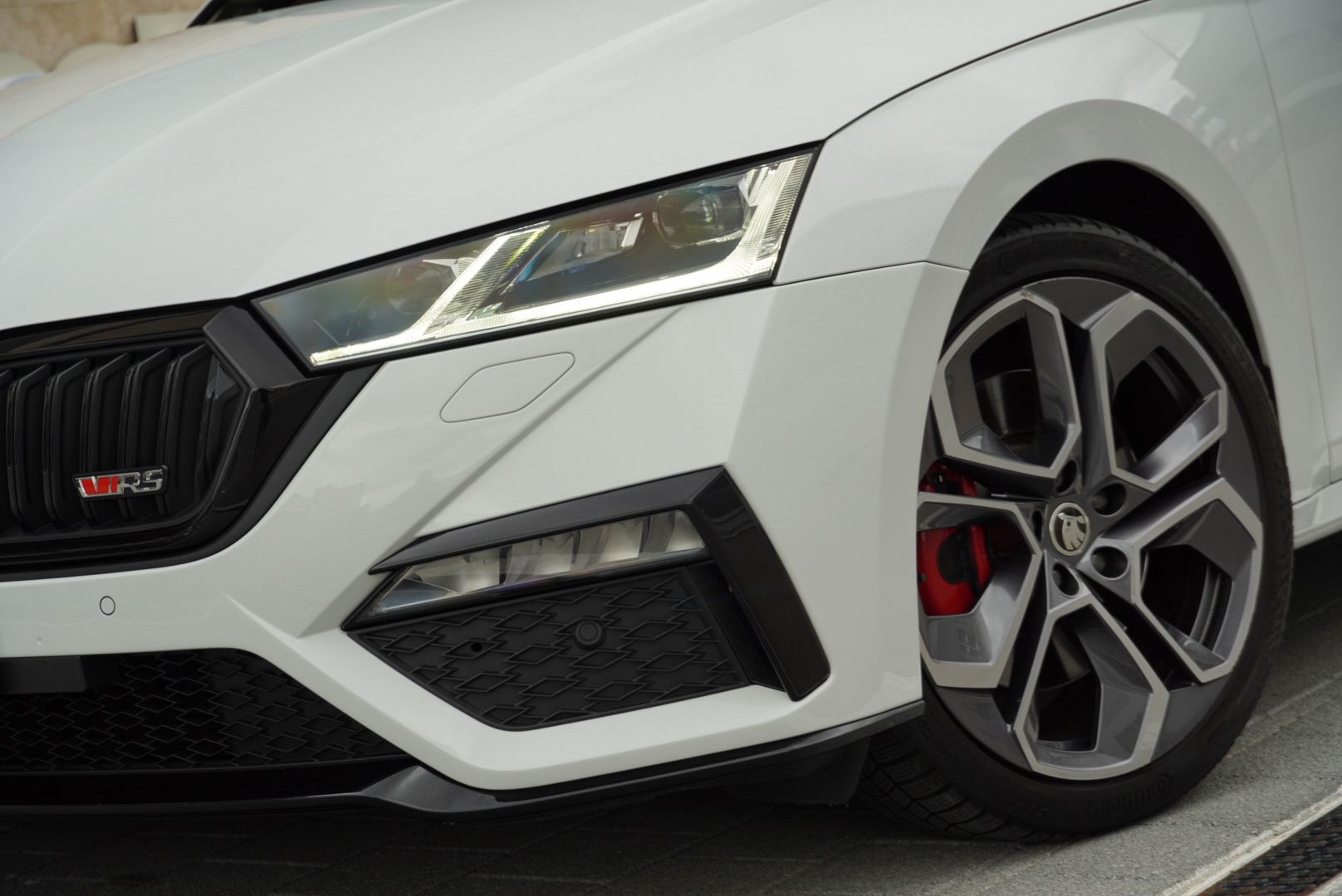 SKODA Octavia Combi 2.0 TSI DSG RS-image-2