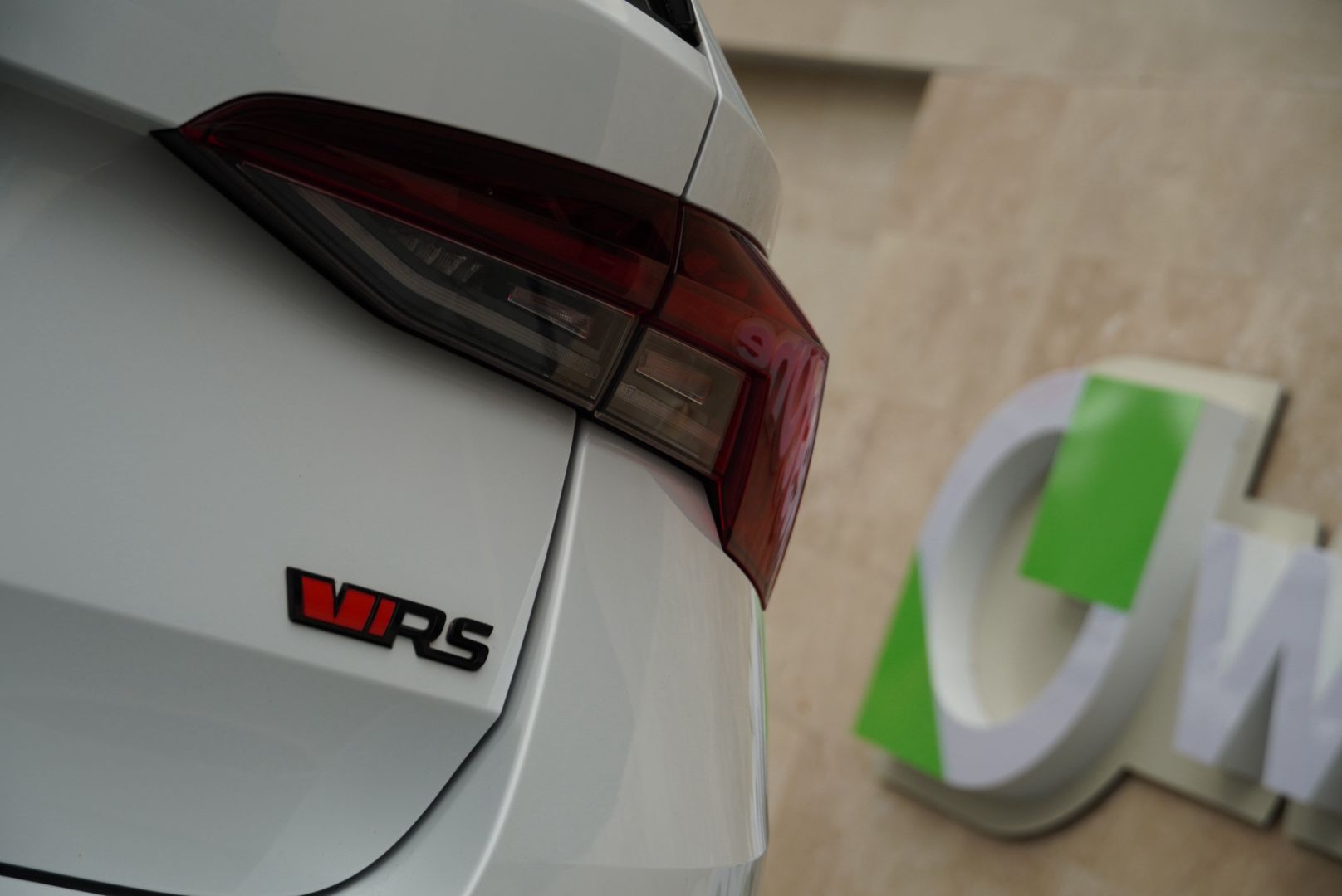 SKODA Octavia Combi 2.0 TSI DSG RS-image-10