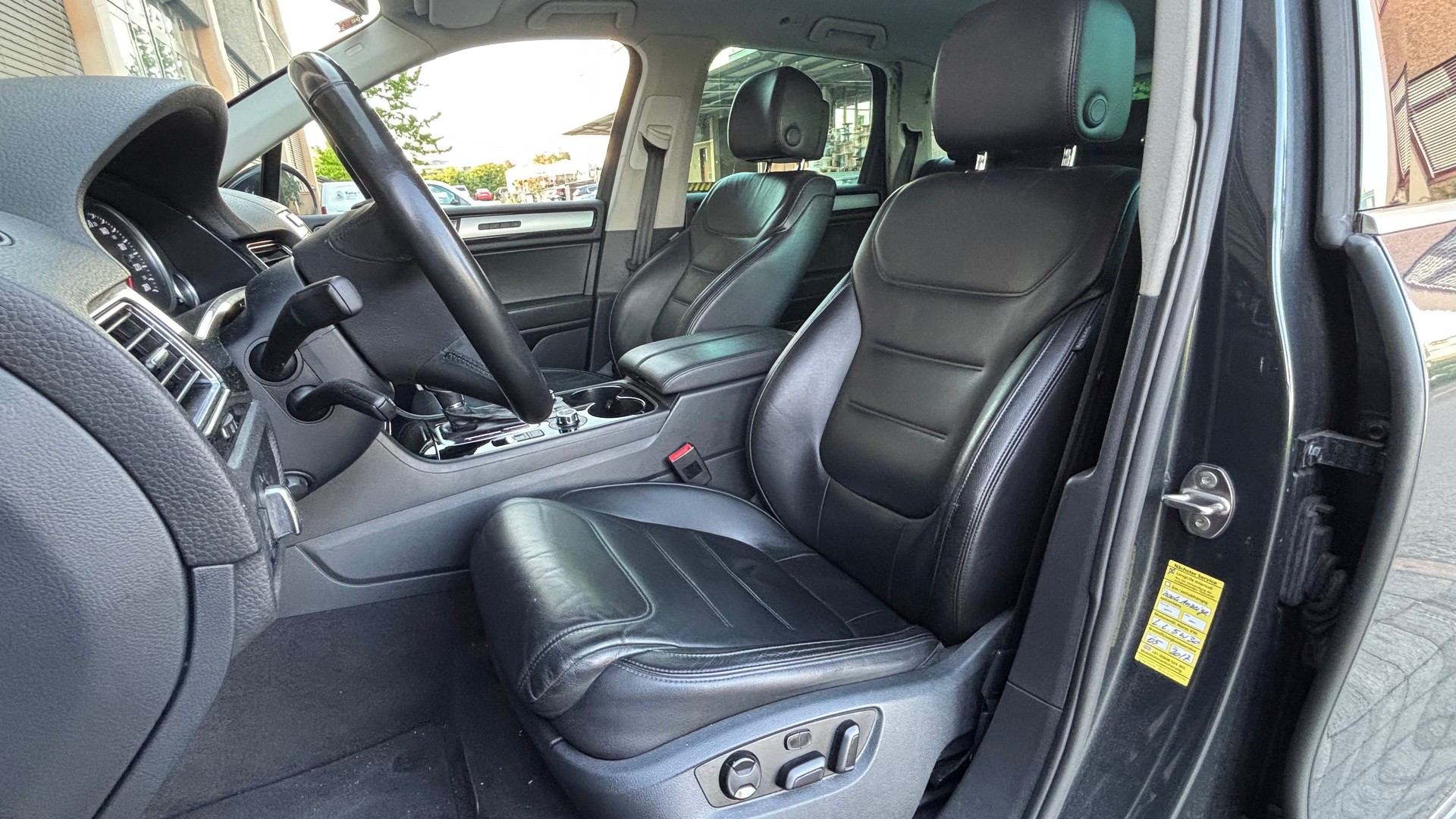 VW Touareg 3.0 TDI BlueMotion Technology Tiptronic-image-4