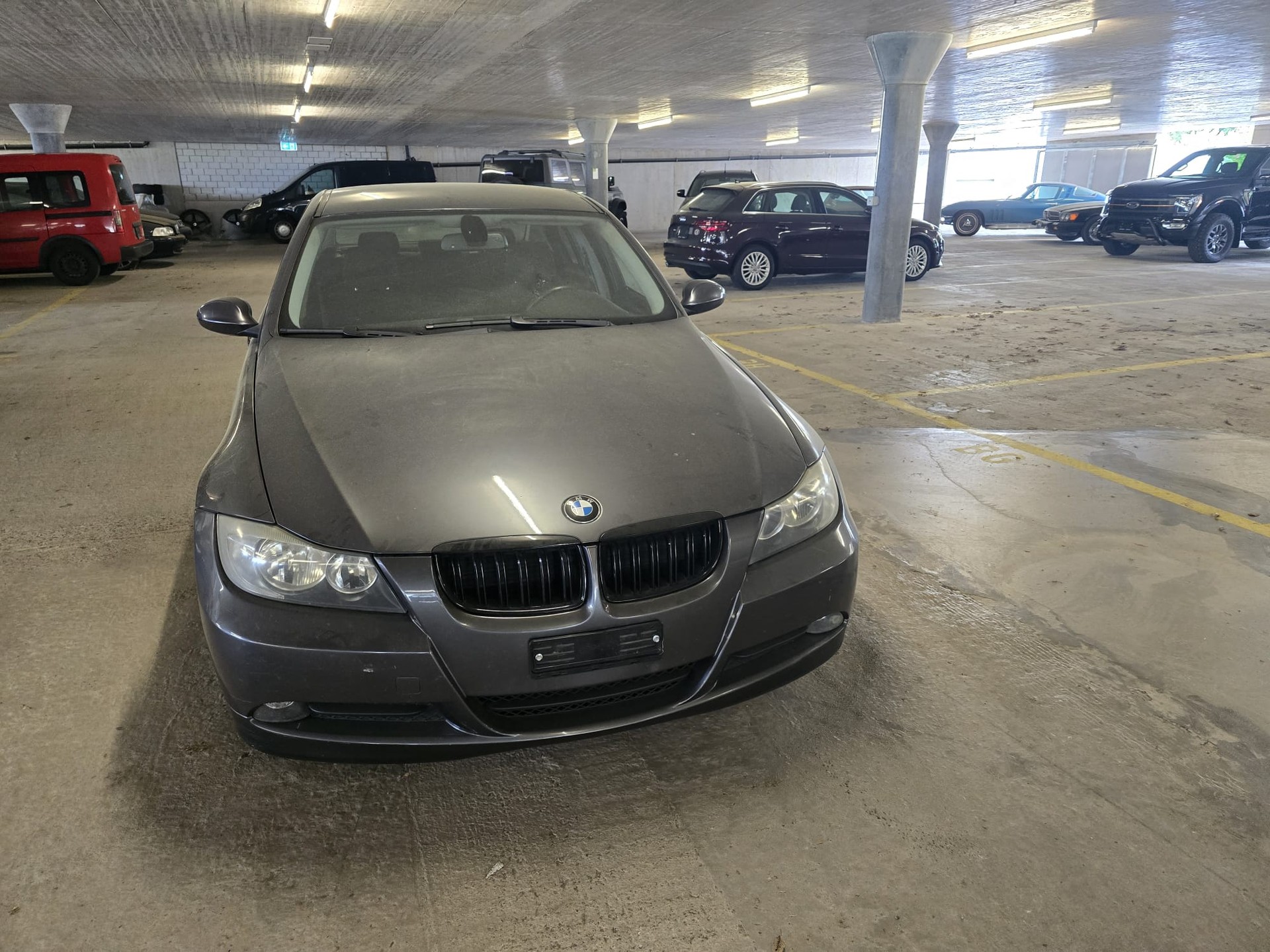 BMW 318i Access-image-0