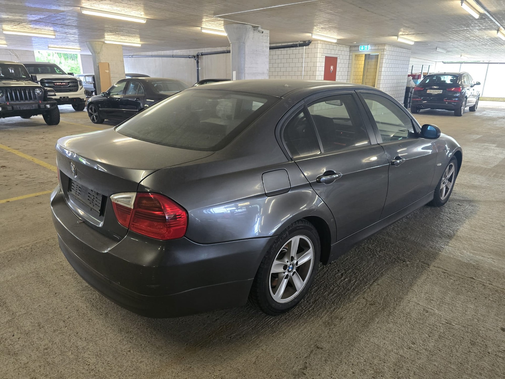 BMW 318i Access-image-2