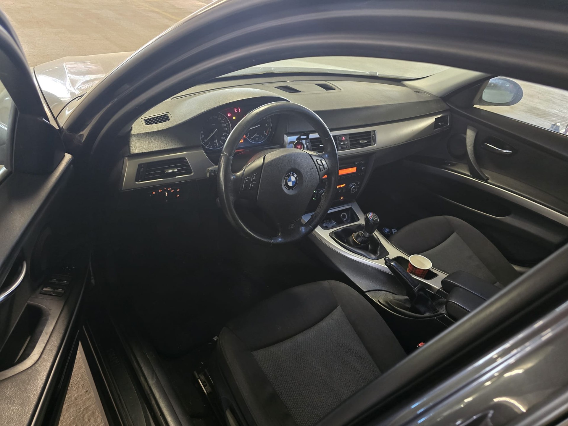 BMW 318i Access-image-4