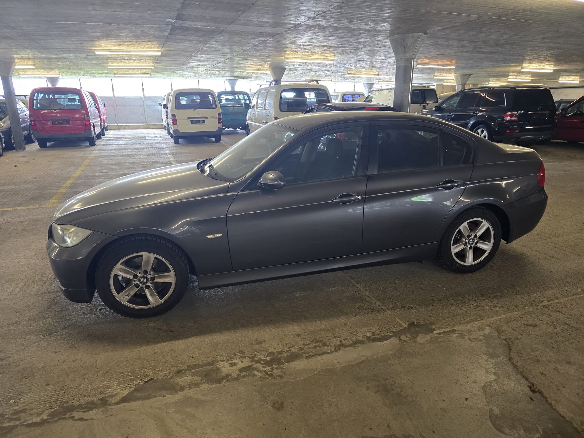 BMW 318i Access-image-3