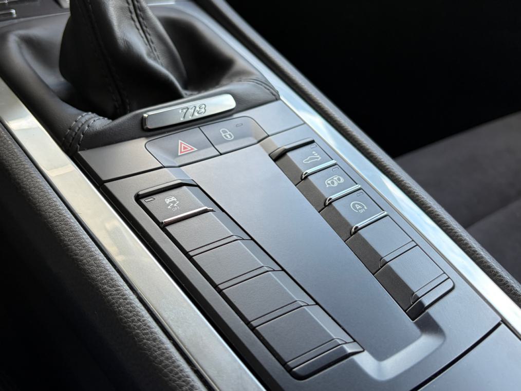 PORSCHE 718 Cayman 2.0-image-4