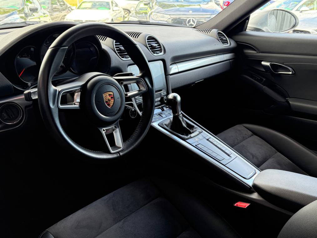 PORSCHE 718 Cayman 2.0-image-3