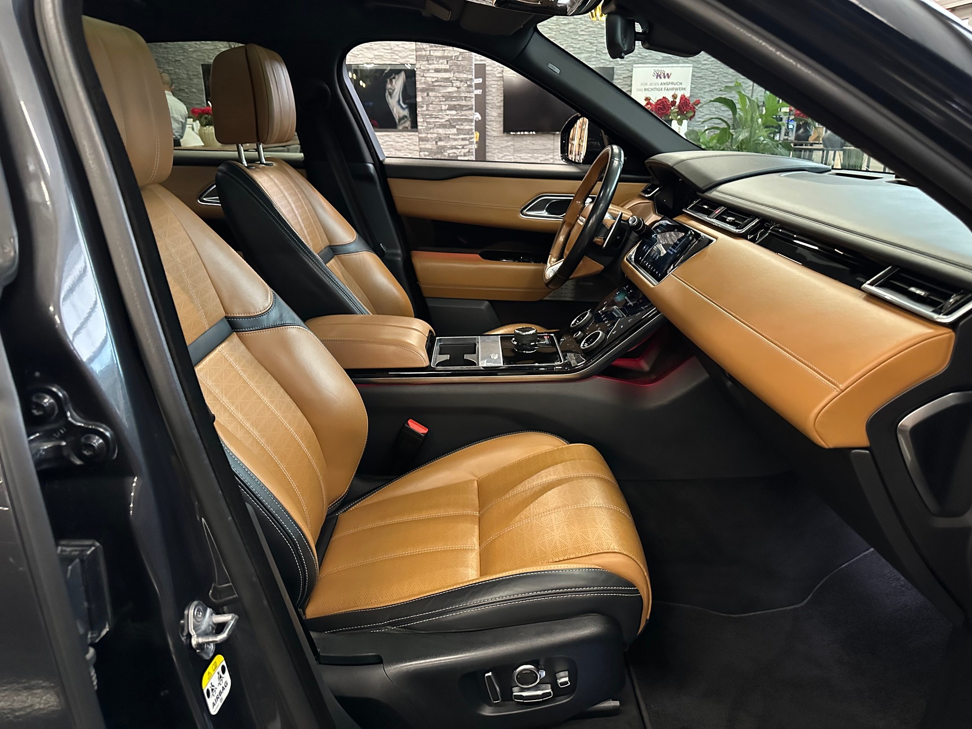 LAND ROVER Range Rover Velar R-Dynamic D 300 HSE Automatic-image-13