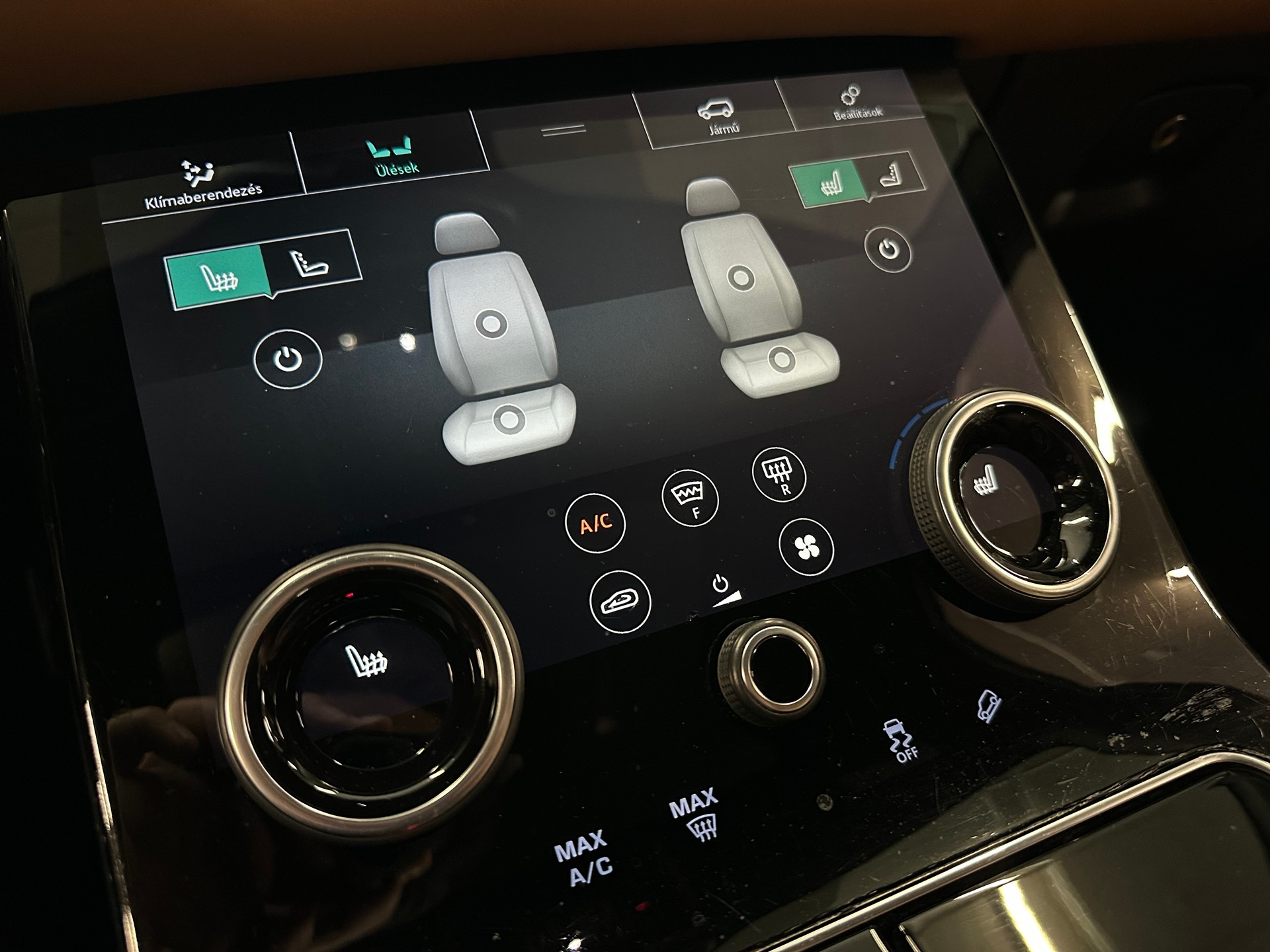 LAND ROVER Range Rover Velar R-Dynamic D 300 HSE Automatic-image-17