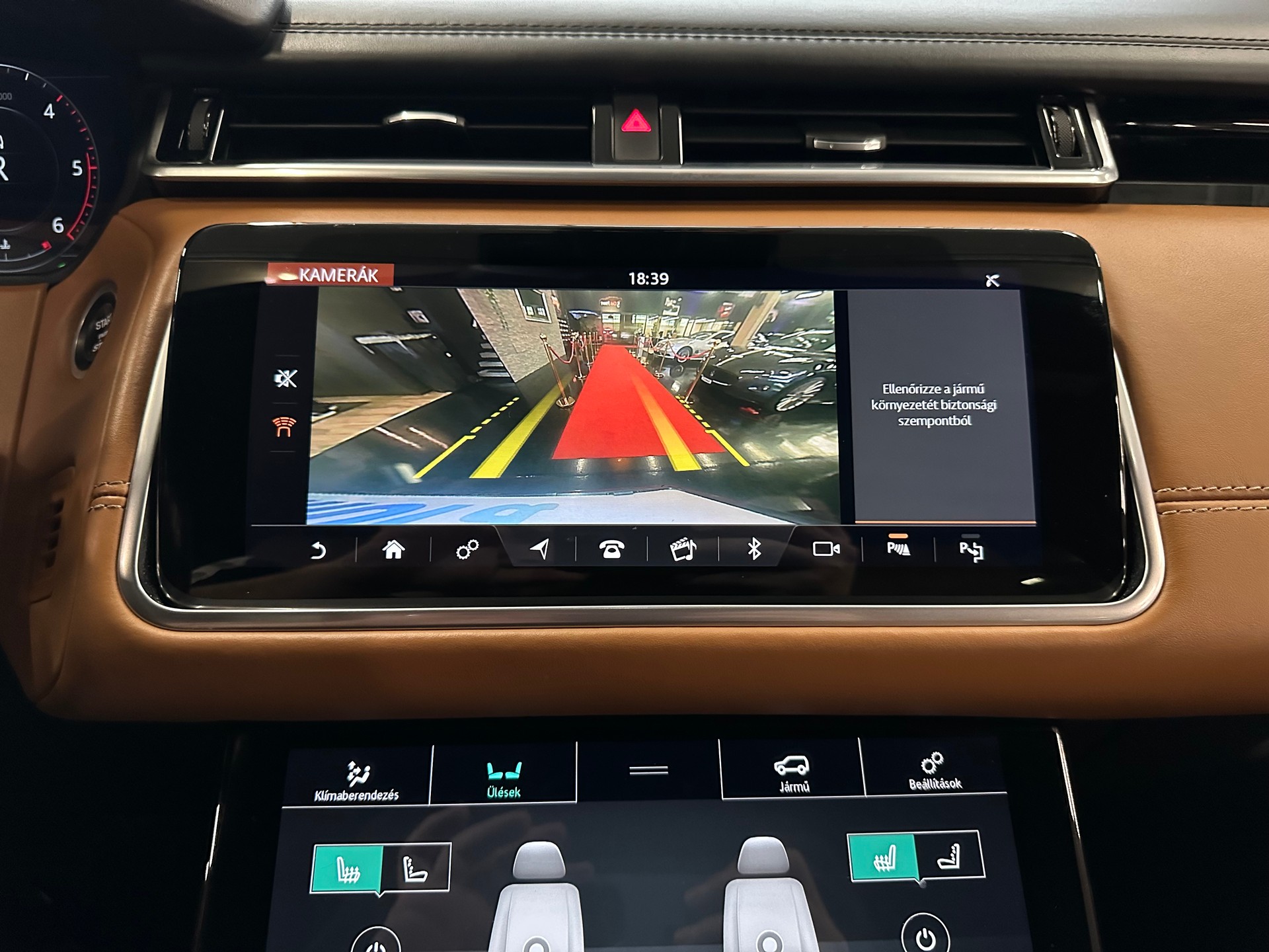 LAND ROVER Range Rover Velar R-Dynamic D 300 HSE Automatic-image-18