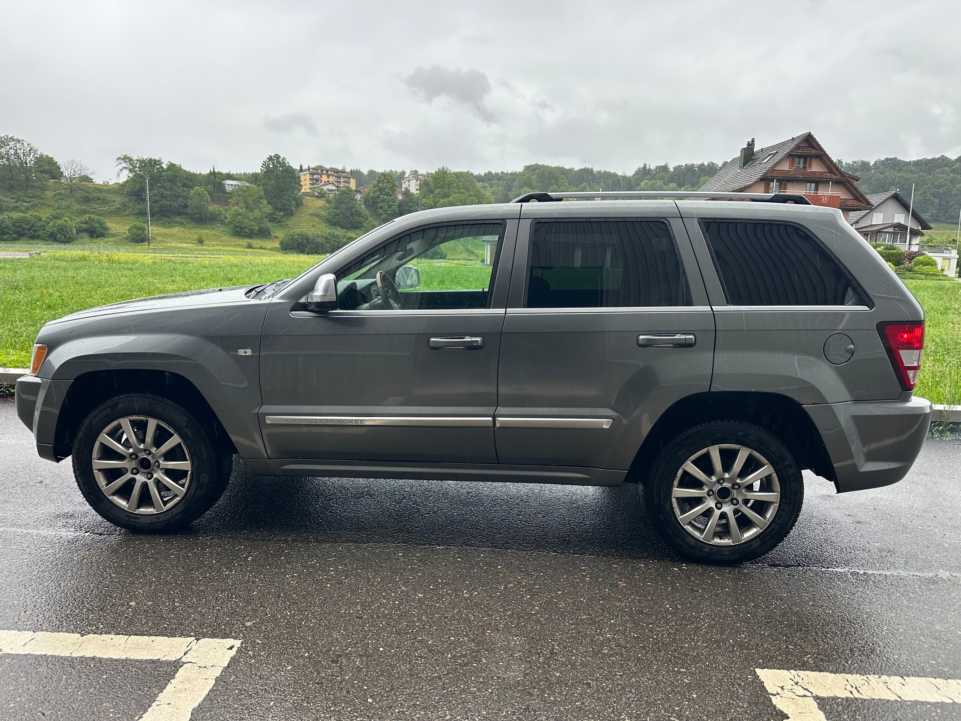 JEEP Grand Cherokee 3.0 CRD Overland Automatic-image-4