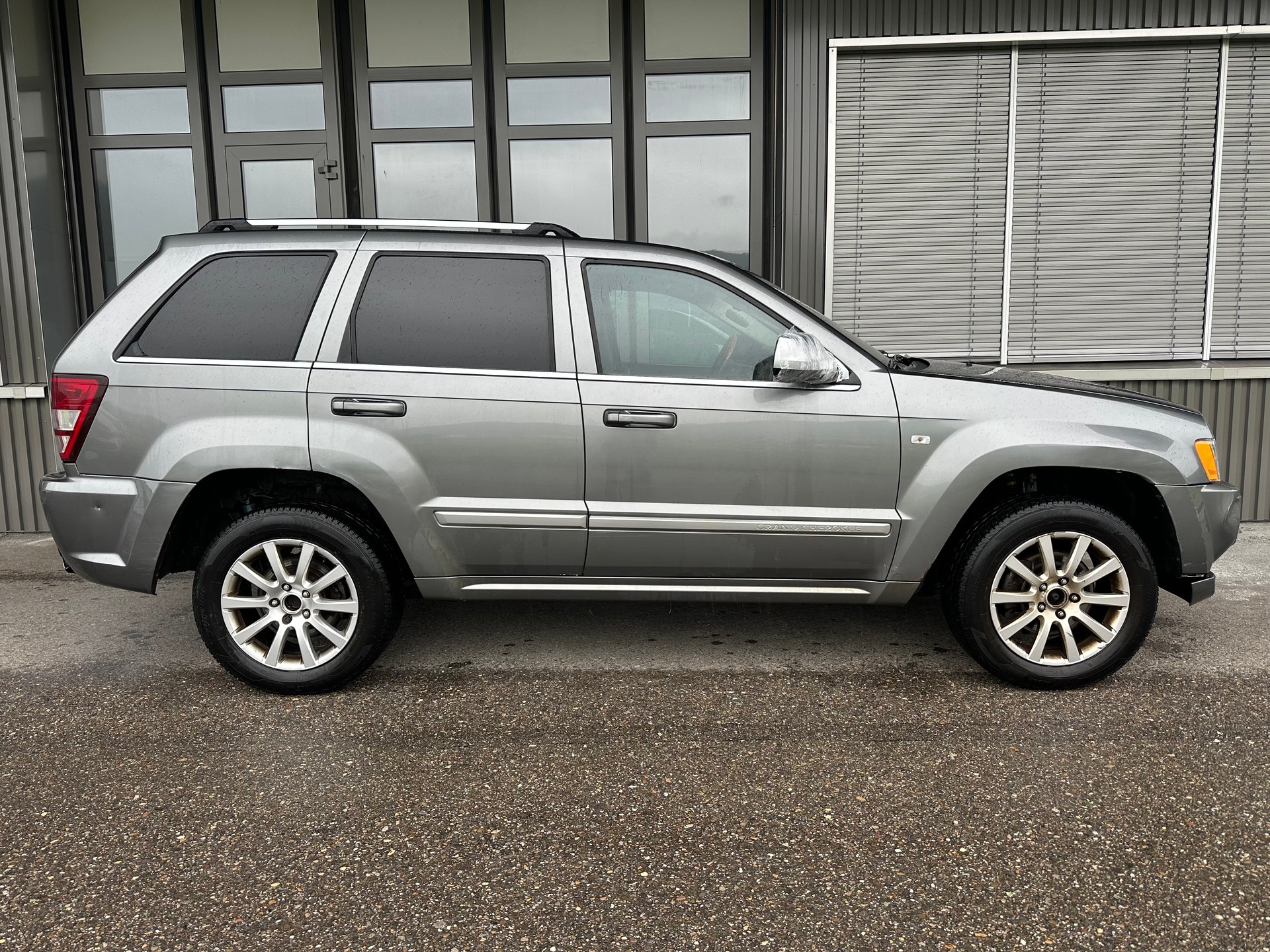 JEEP Grand Cherokee 3.0 CRD Overland Automatic-image-3