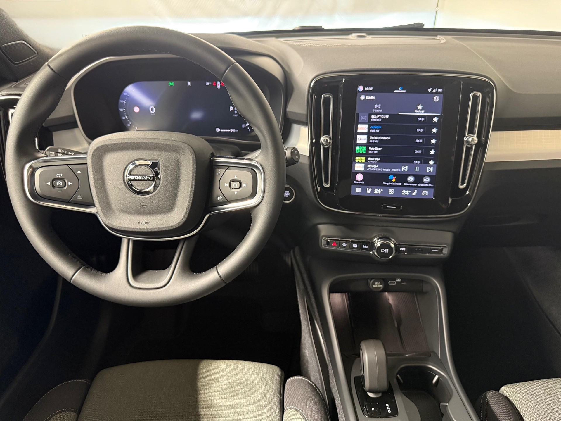 VOLVO XC40 2.0 B3 MH Core-image-9