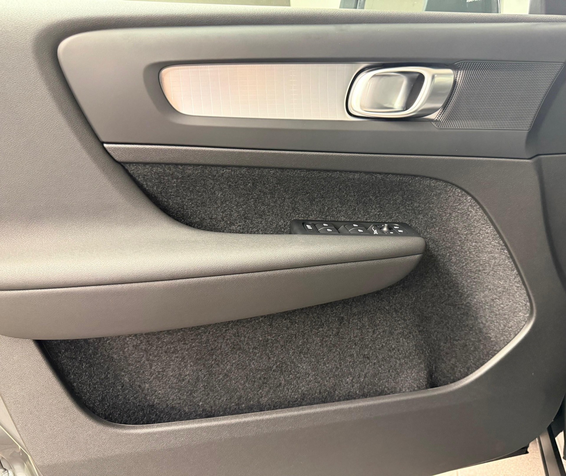 VOLVO XC40 2.0 B3 MH Core-image-13