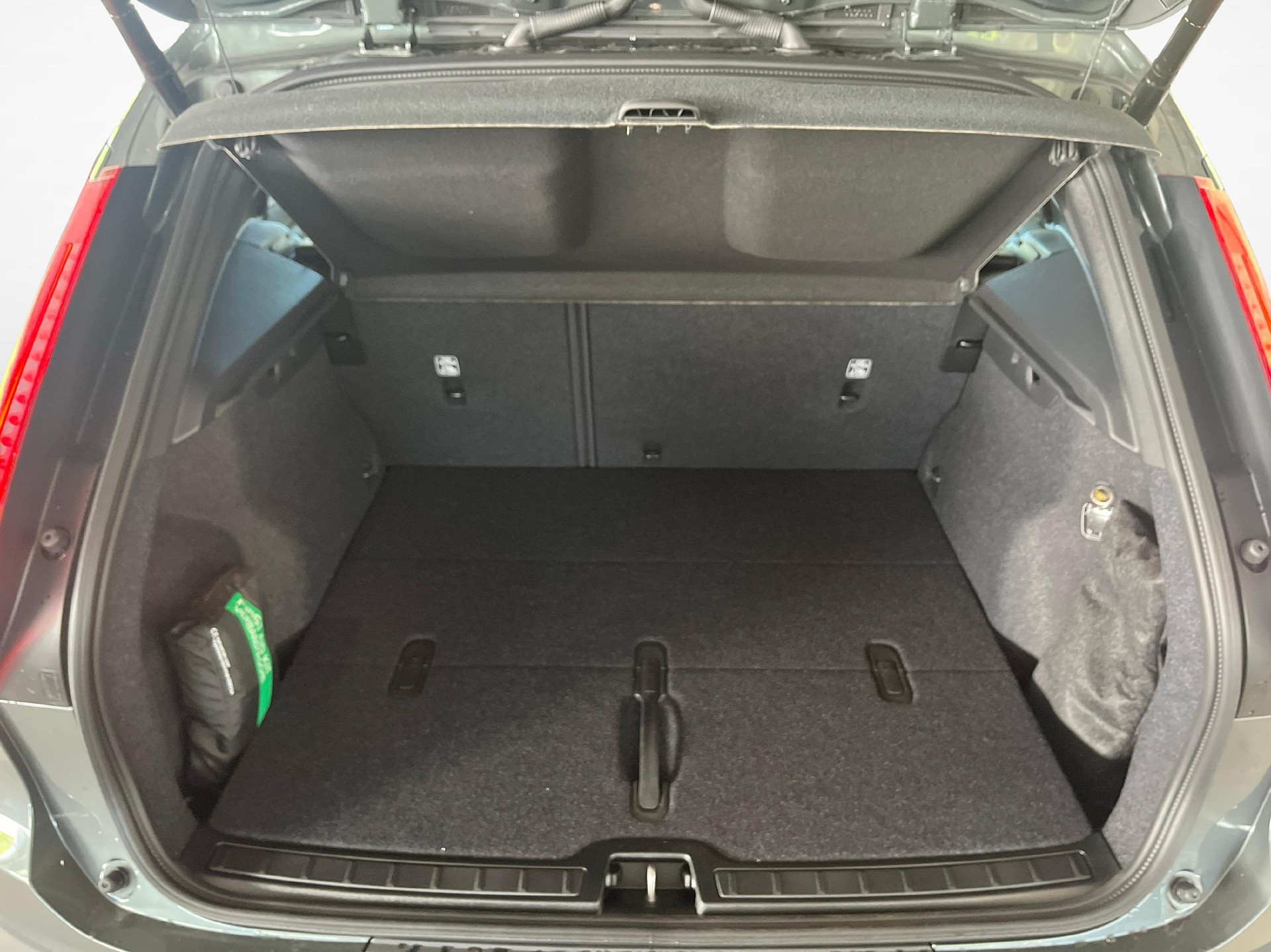 VOLVO XC40 2.0 B3 MH Core-image-14