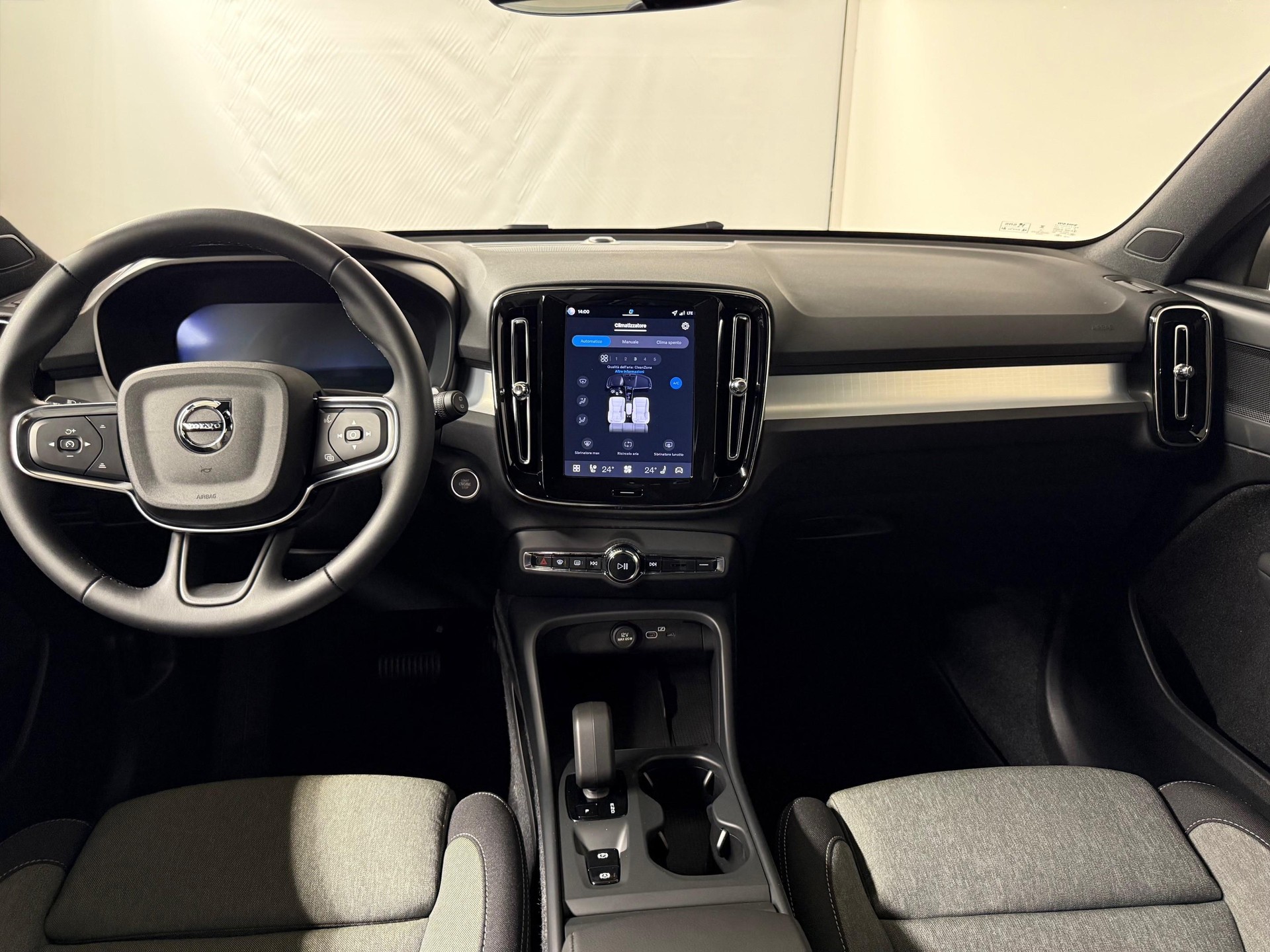 VOLVO XC40 2.0 B3 MH Core-image-8