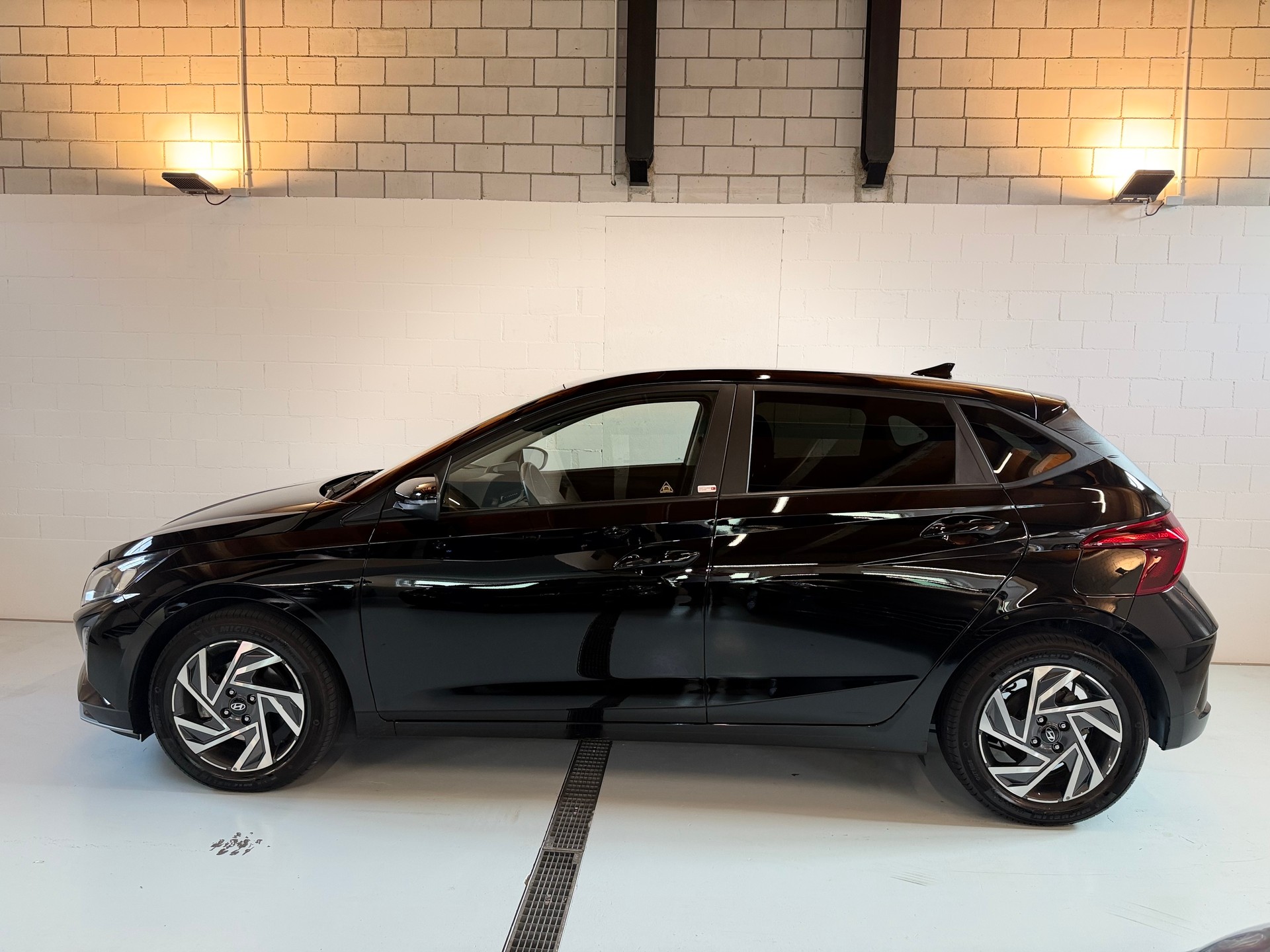 HYUNDAI i20 1.0 T-GDi Amplia DCT-image-3