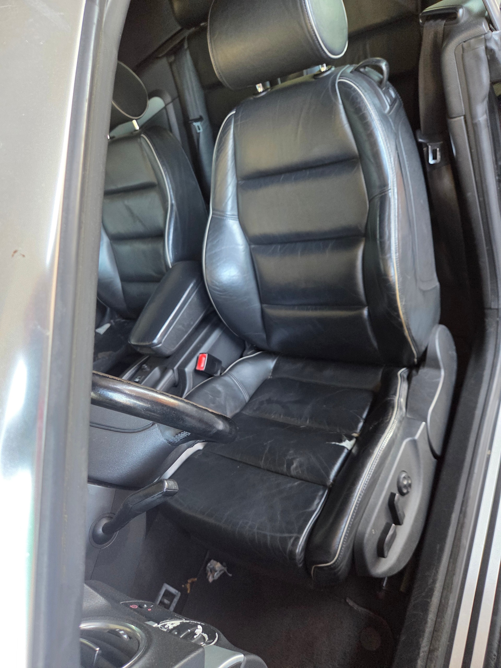 AUDI S4 Cabriolet 4.2 V8 quattro-image-3