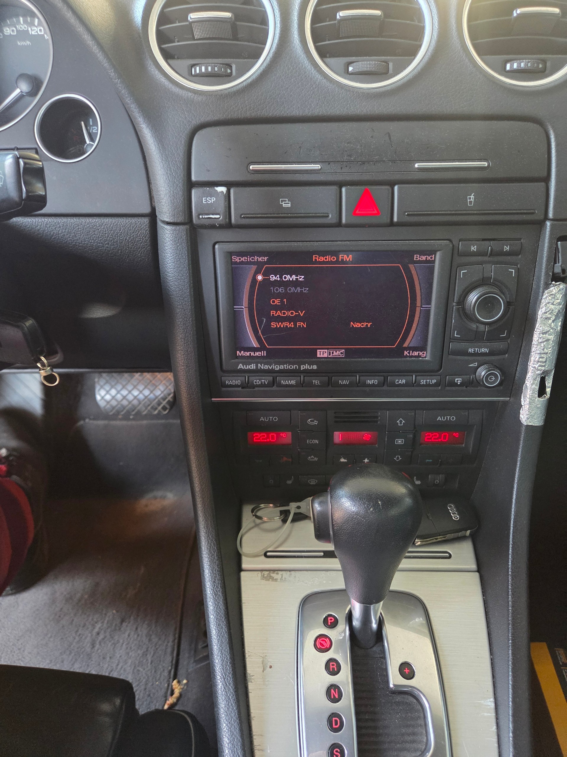 AUDI S4 Cabriolet 4.2 V8 quattro-image-7