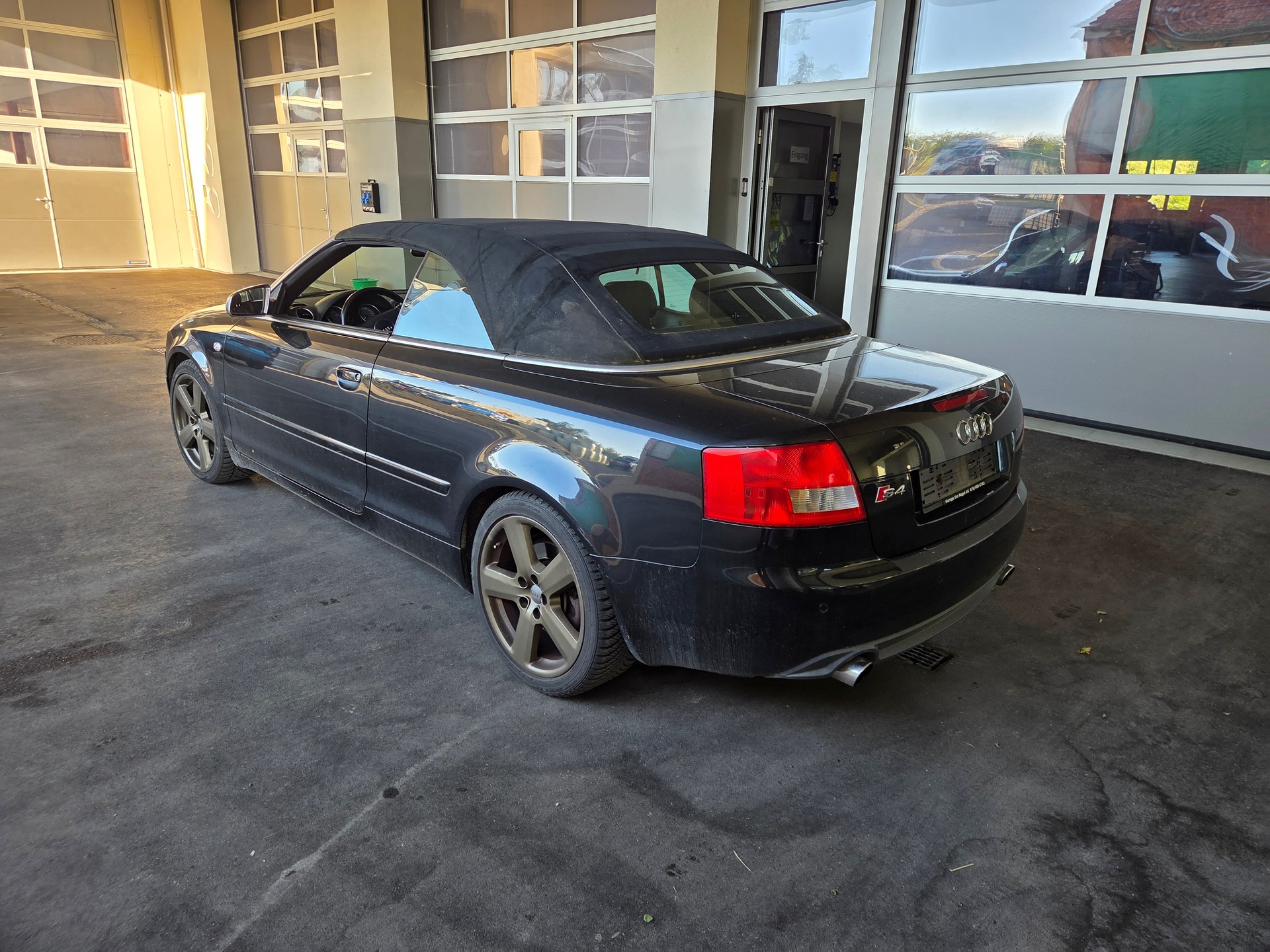 AUDI S4 Cabriolet 4.2 V8 quattro-image-1
