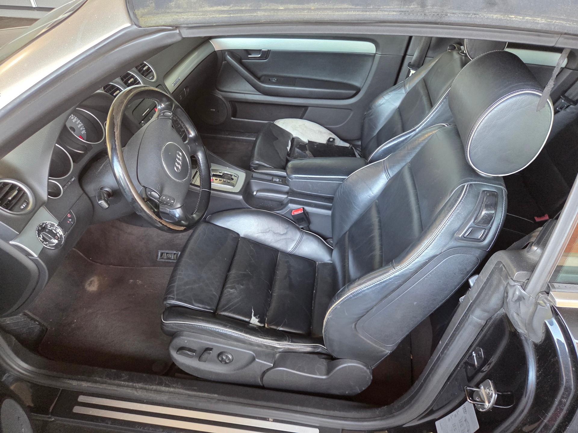 AUDI S4 Cabriolet 4.2 V8 quattro-image-4