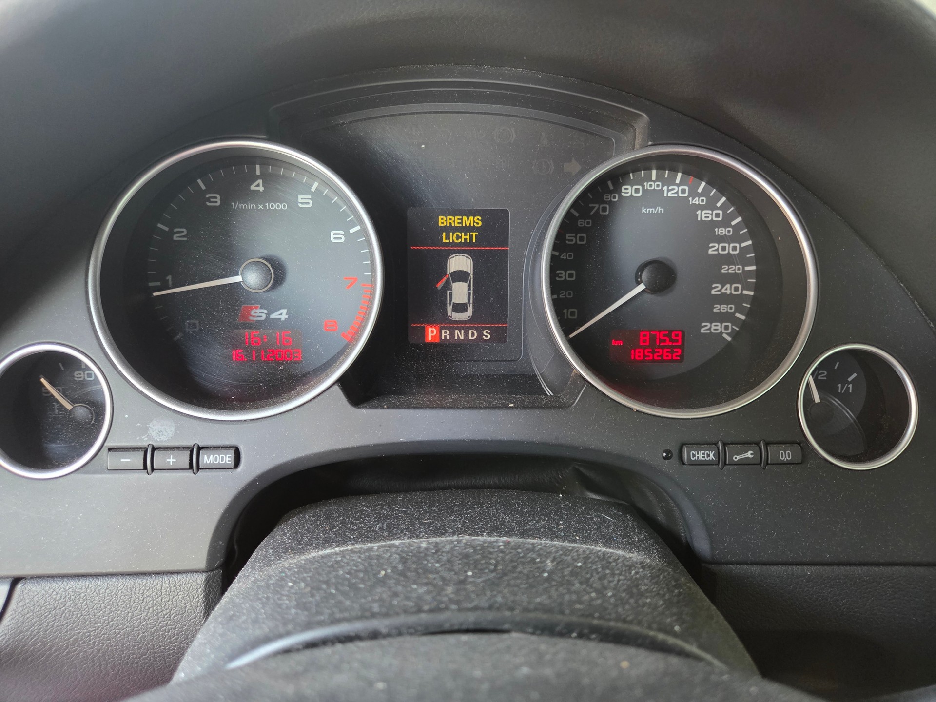 AUDI S4 Cabriolet 4.2 V8 quattro-image-6