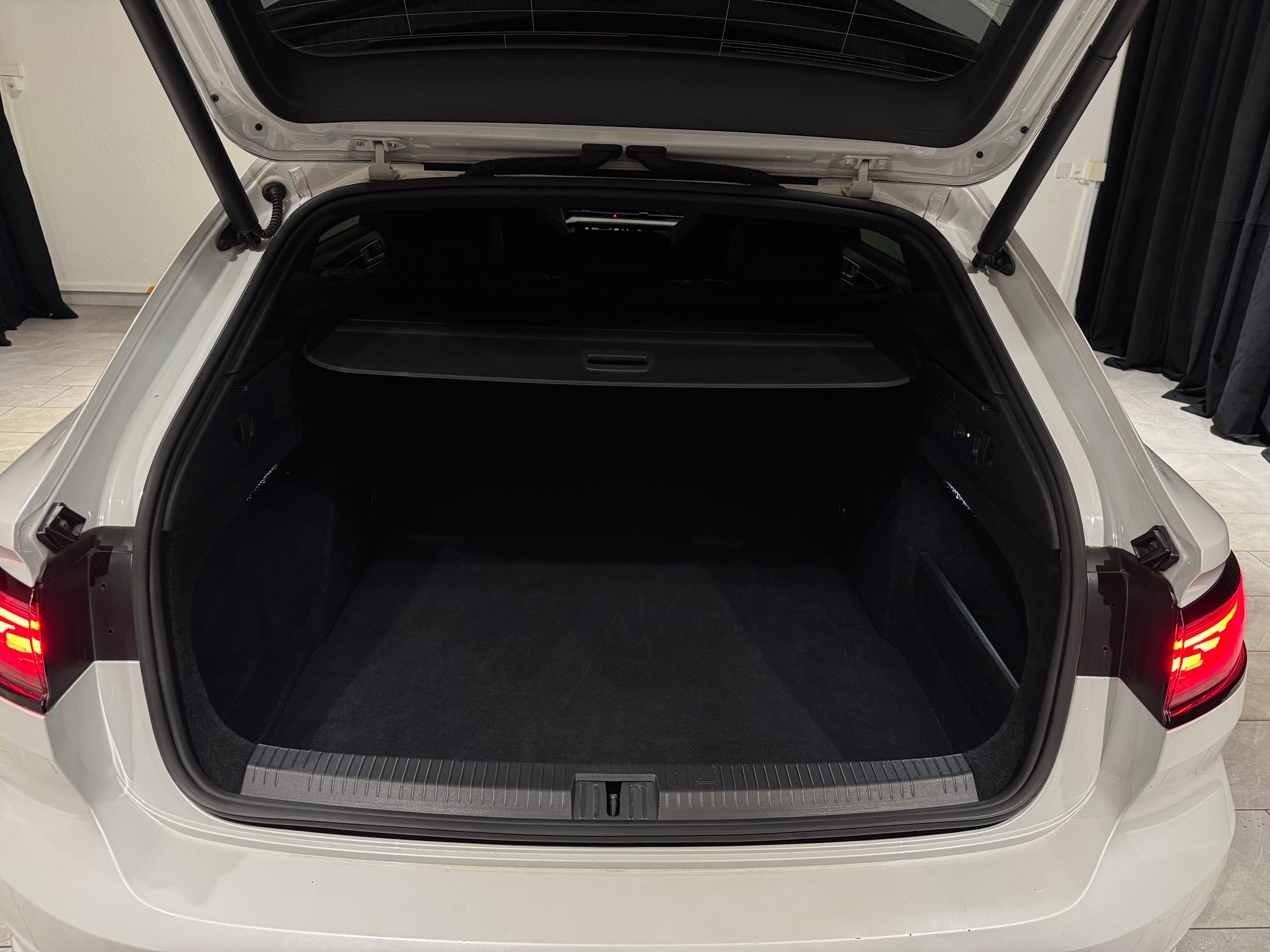 VW Arteon SB 2.0 TSI R-Line 4Motion DSG | CH | AHK 2200Kg |-image-26