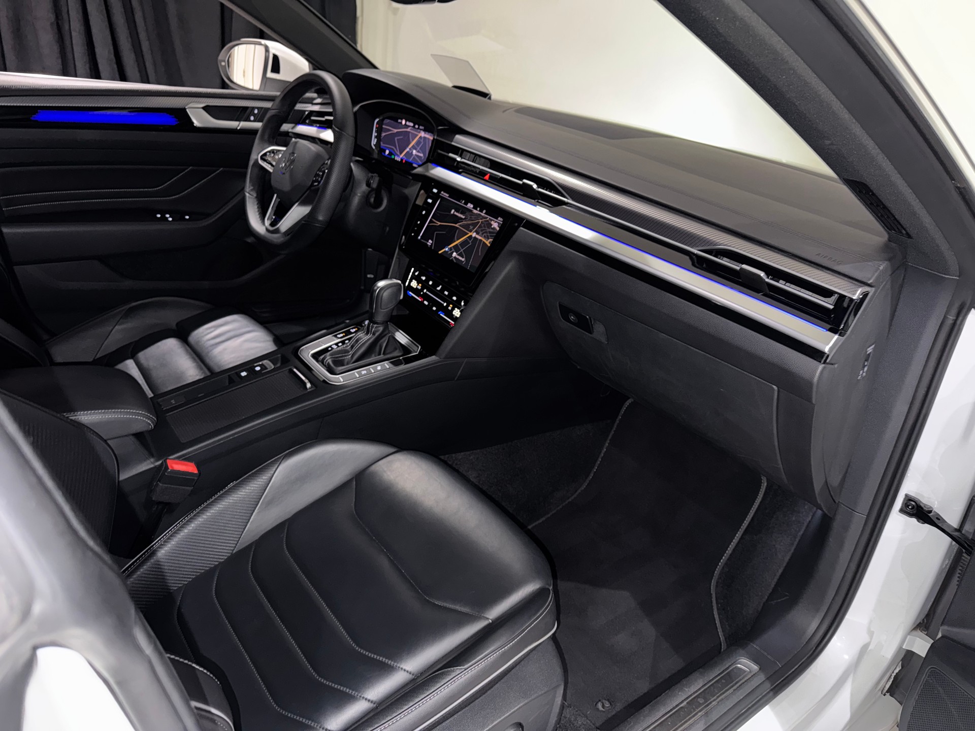 VW Arteon SB 2.0 TSI R-Line 4Motion DSG | CH | AHK 2200Kg |-image-12