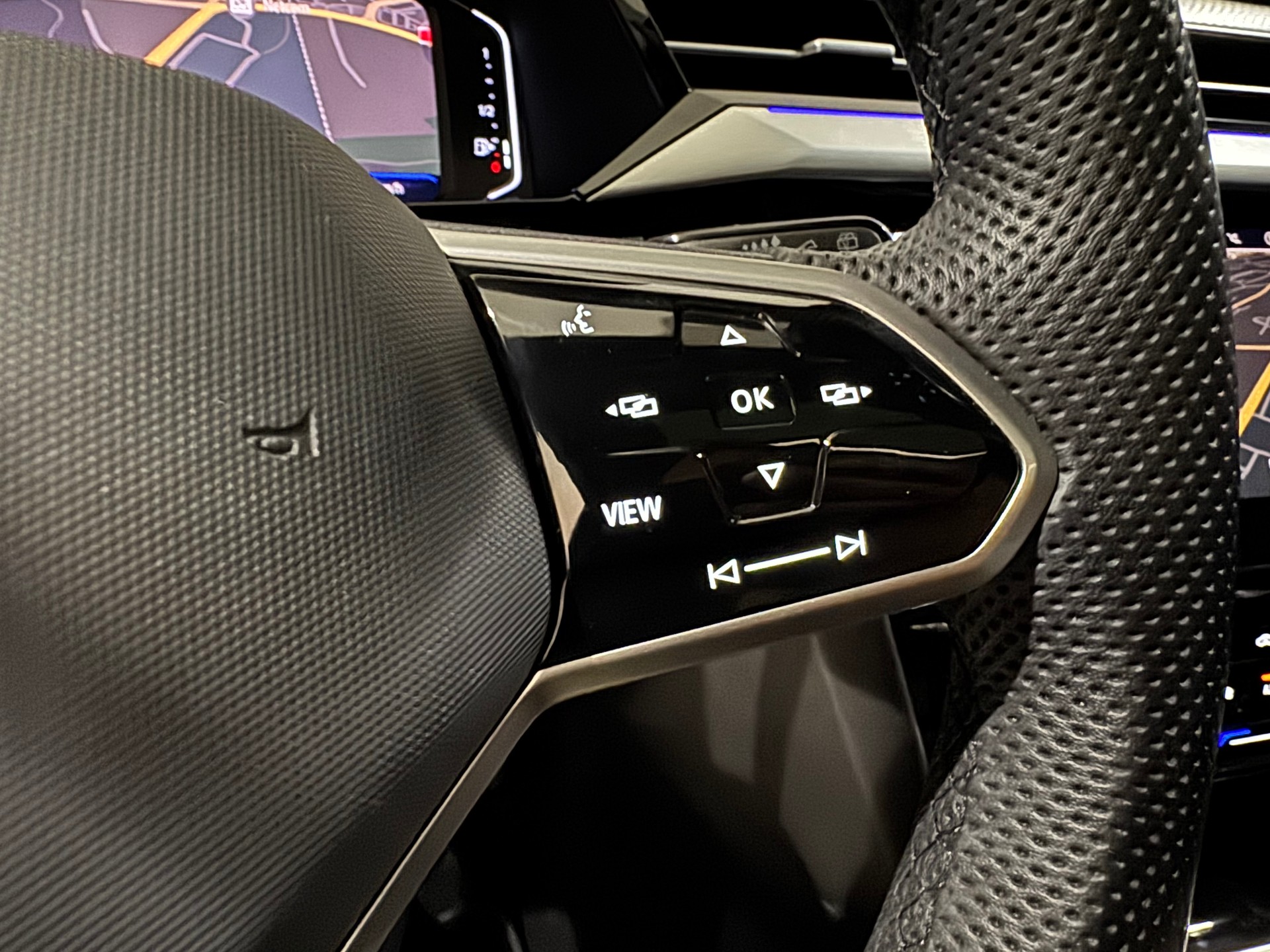 VW Arteon SB 2.0 TSI R-Line 4Motion DSG | CH | AHK 2200Kg |-image-27