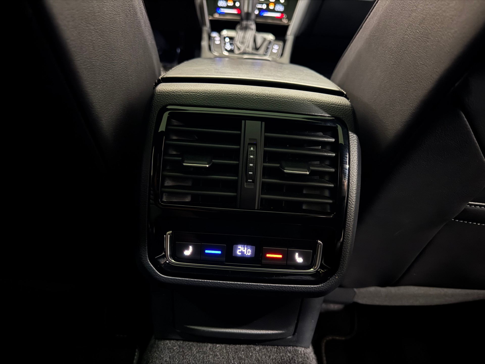 VW Arteon SB 2.0 TSI R-Line 4Motion DSG | CH | AHK 2200Kg |-image-23