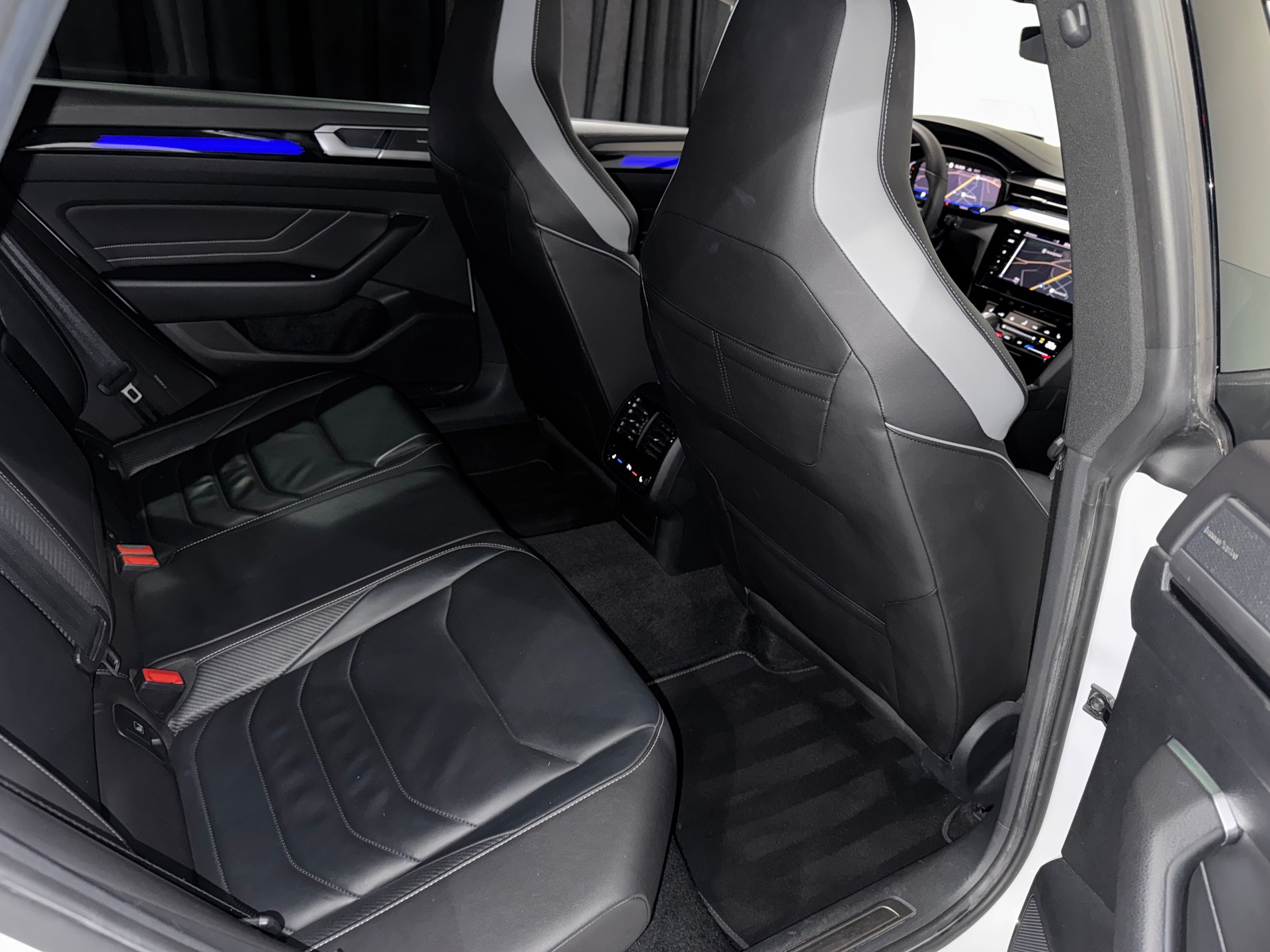 VW Arteon SB 2.0 TSI R-Line 4Motion DSG | CH | AHK 2200Kg |-image-15