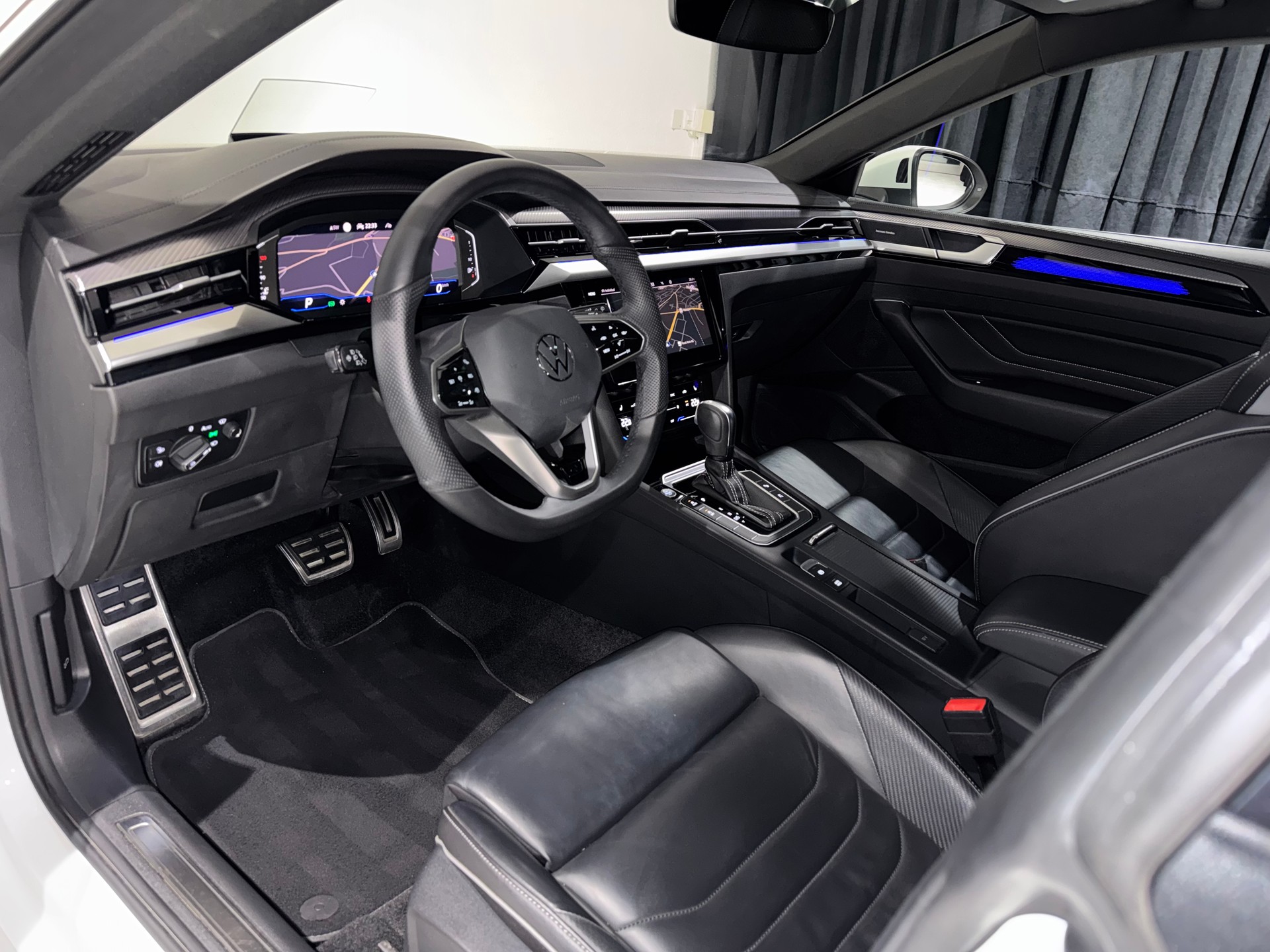 VW Arteon SB 2.0 TSI R-Line 4Motion DSG | CH | AHK 2200Kg |-image-11
