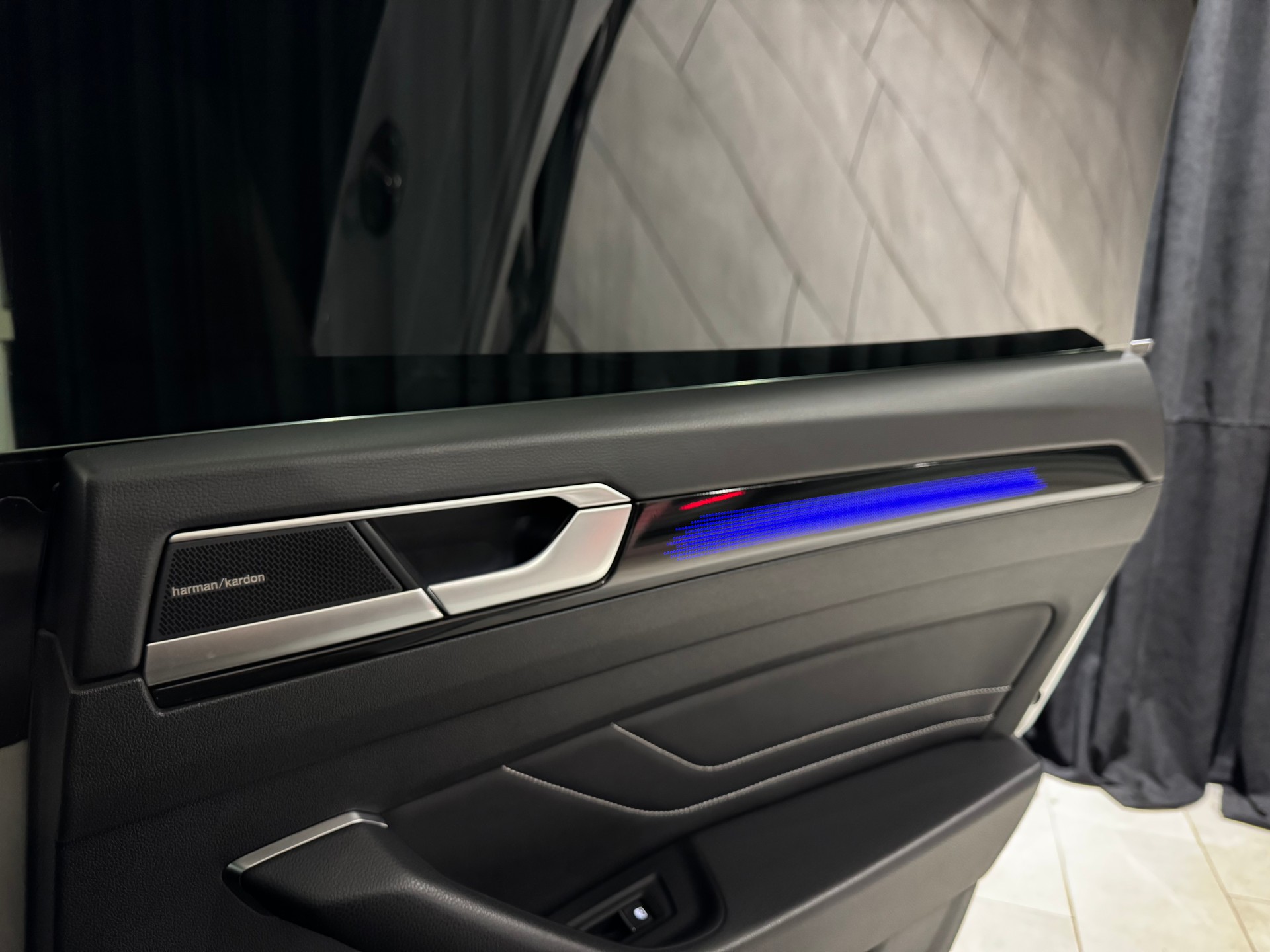 VW Arteon SB 2.0 TSI R-Line 4Motion DSG | CH | AHK 2200Kg |-image-24