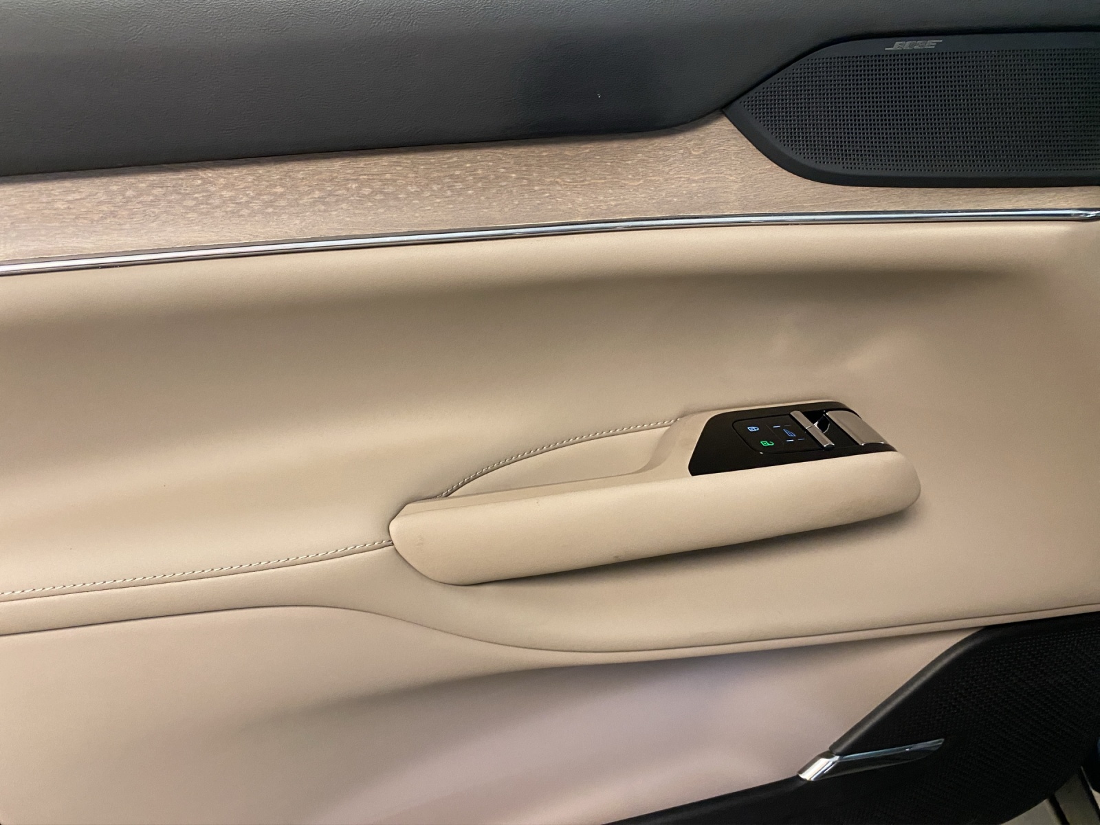 VOLVO EX90 Twin 111 kWh Ultra AWD-image-8