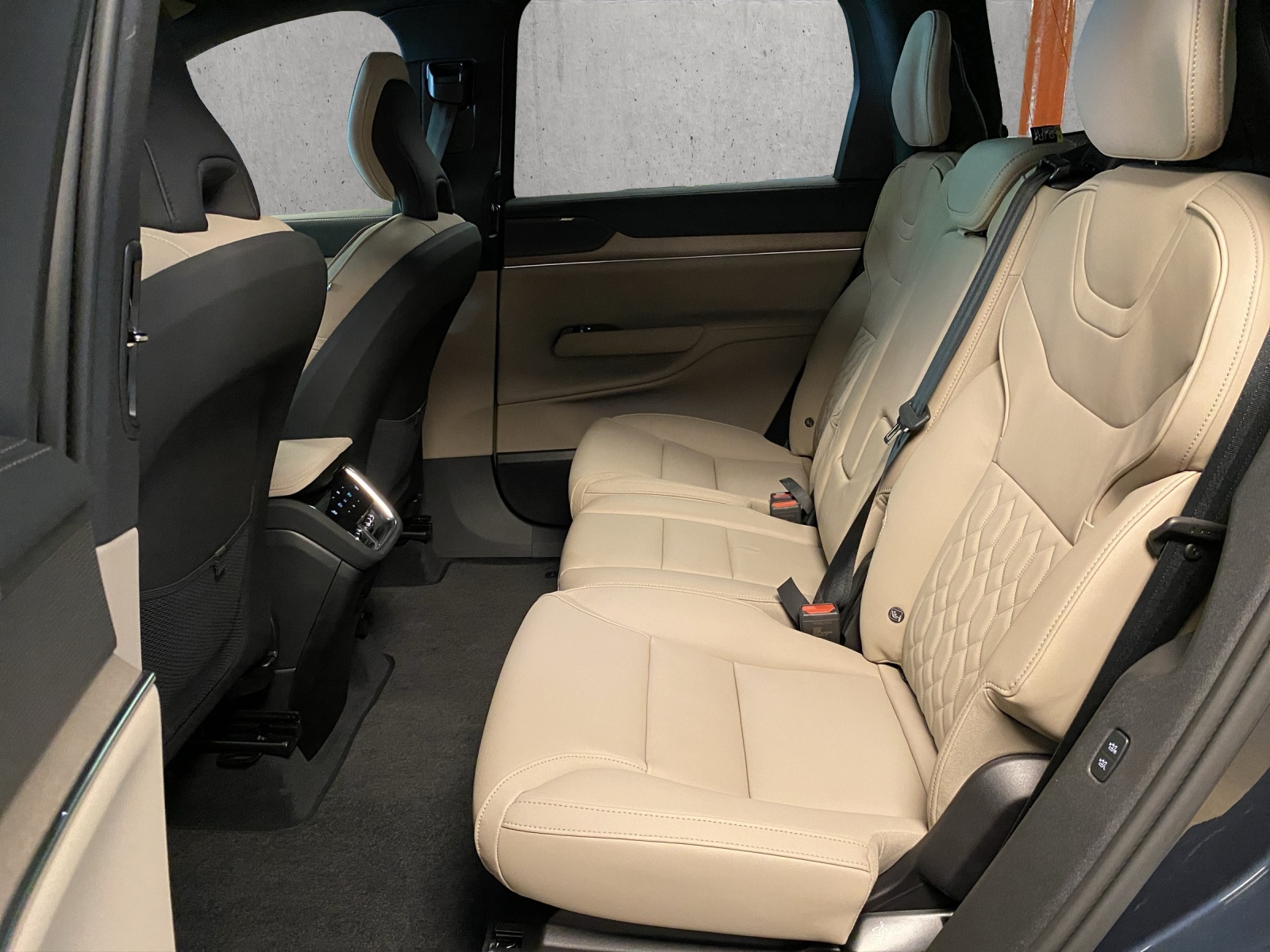 VOLVO EX90 Twin 111 kWh Ultra AWD-image-12