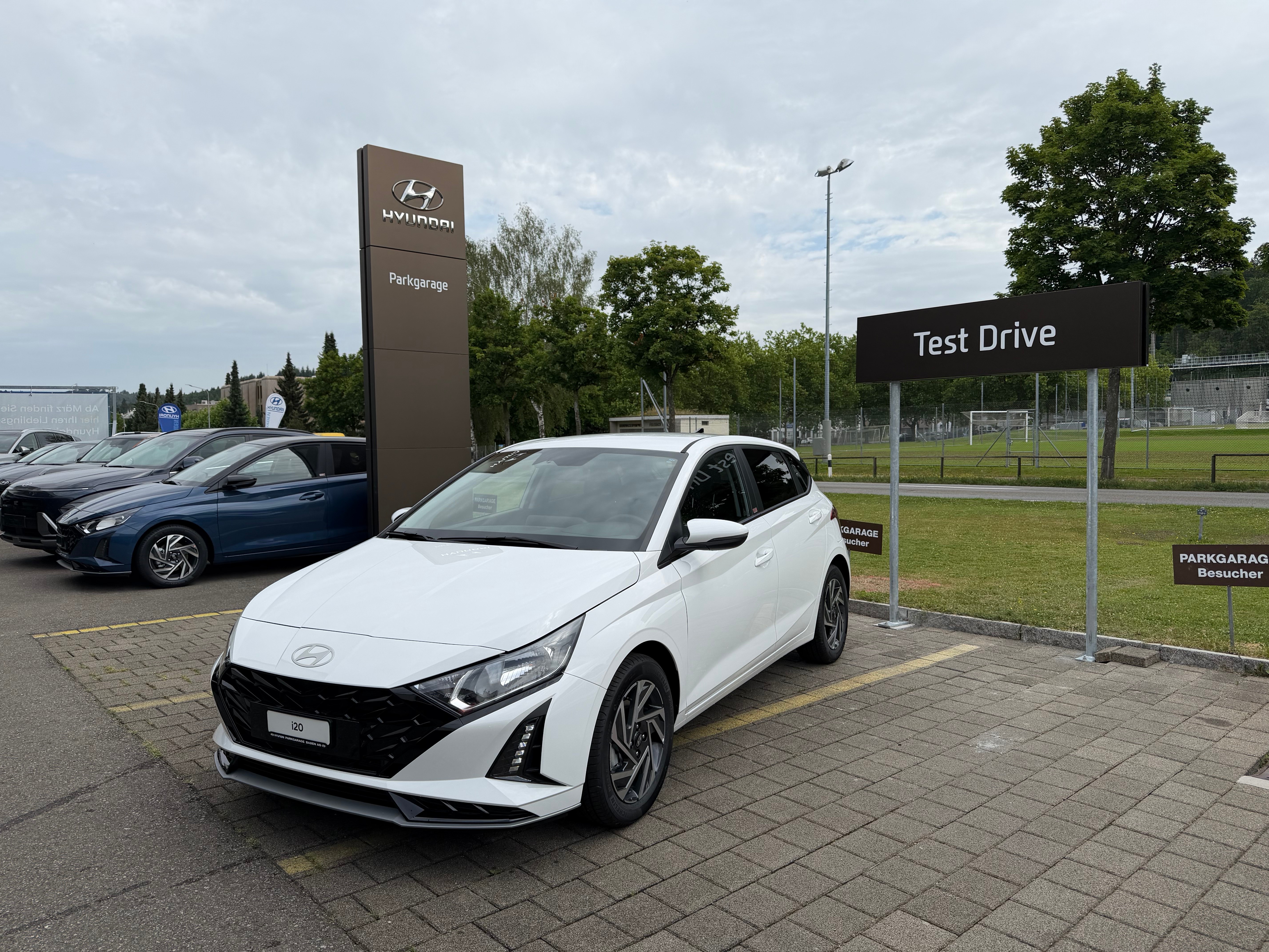 HYUNDAI i20 1.0 T-GDi Amplia DCT — slika 1