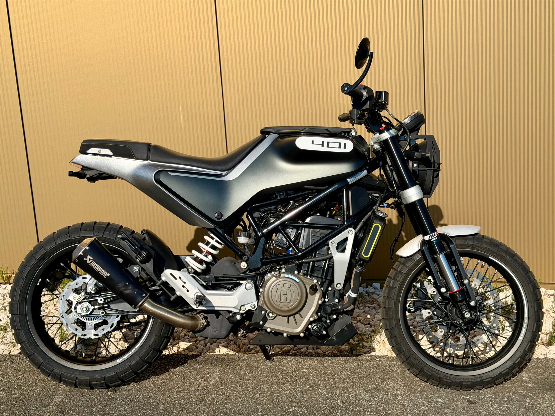 HUSQVARNA Svartpilen 401-showroom-element-3