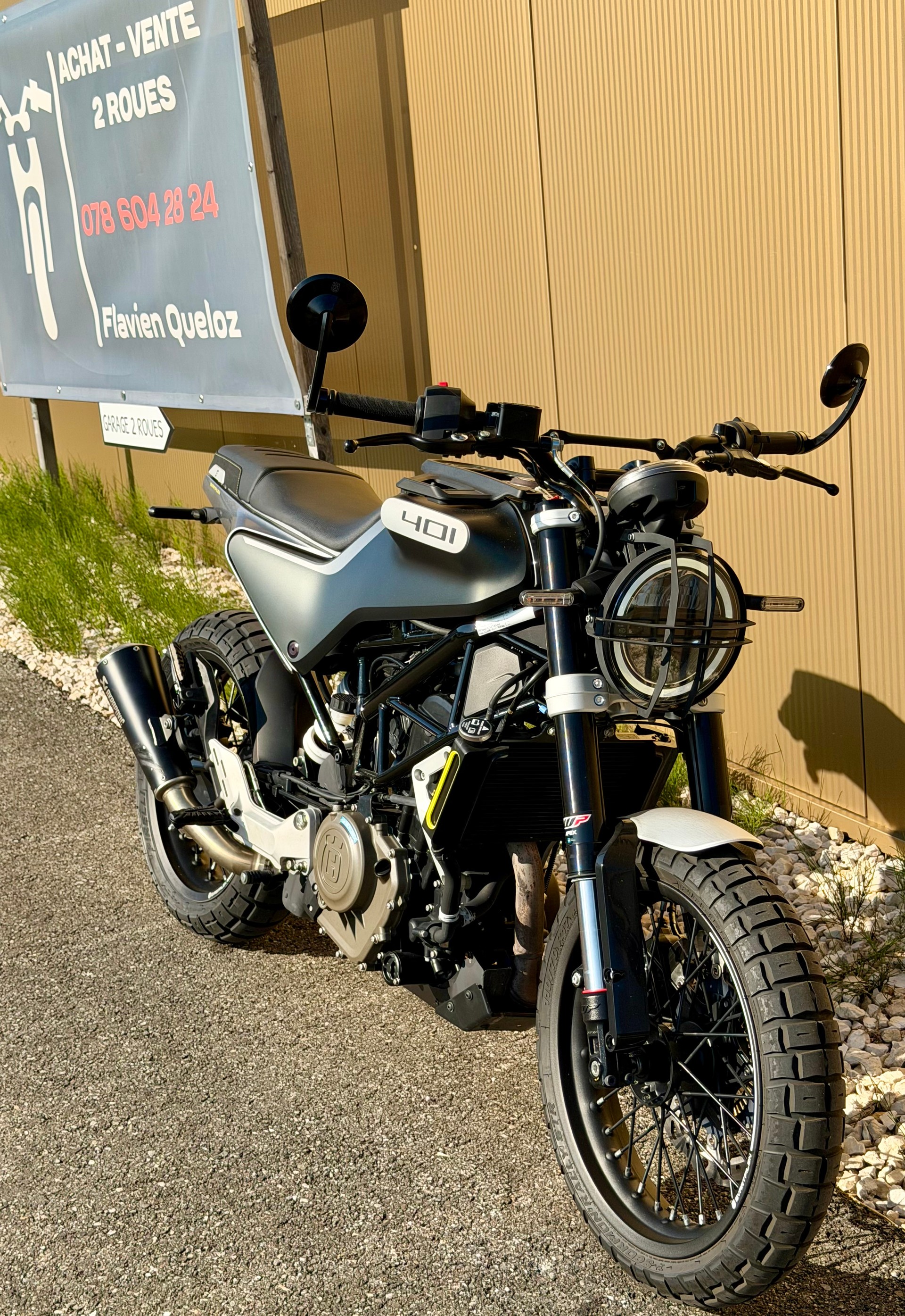 HUSQVARNA Svartpilen 401