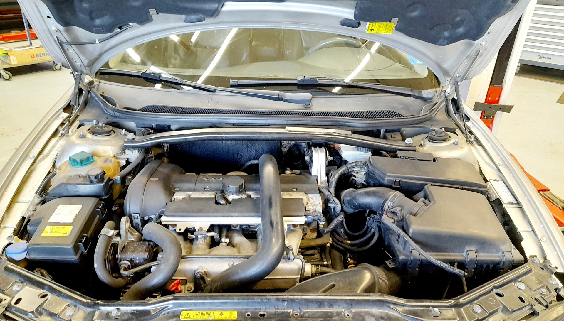 VOLVO V70 2.0T-image-9