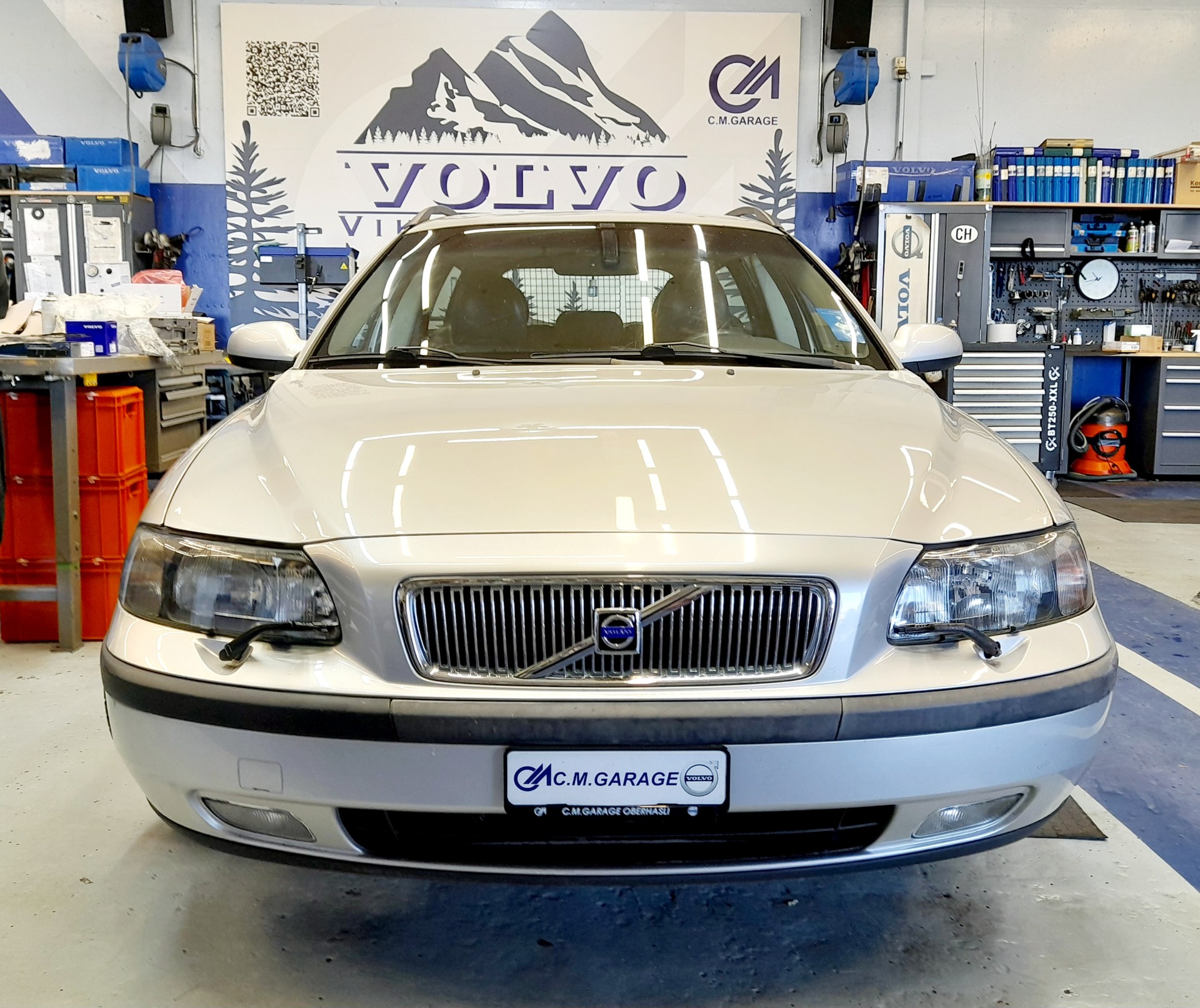 VOLVO V70 2.0T-image-1