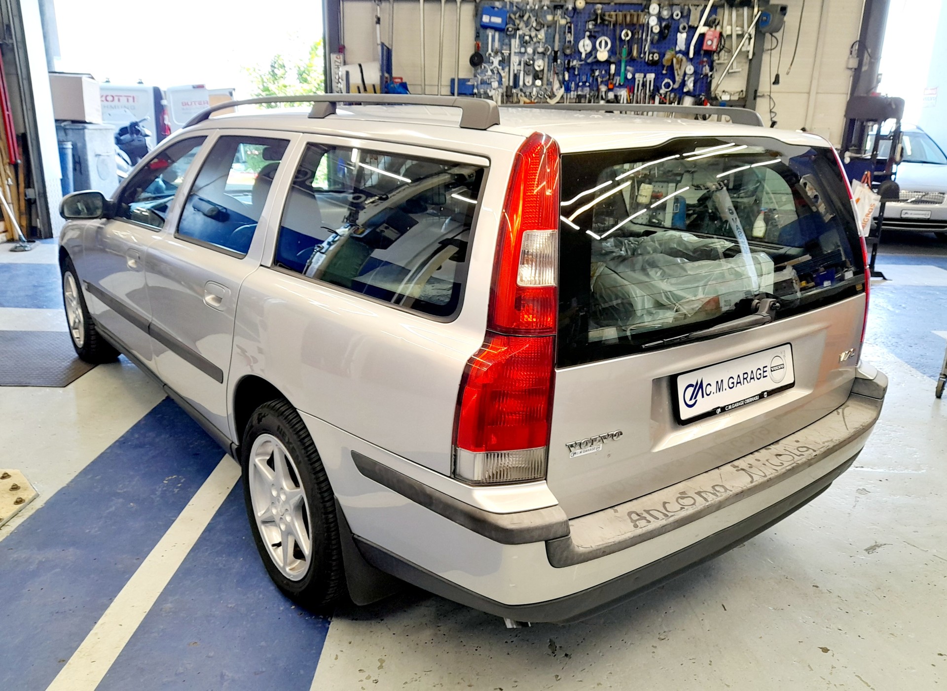 VOLVO V70 2.0T-image-3