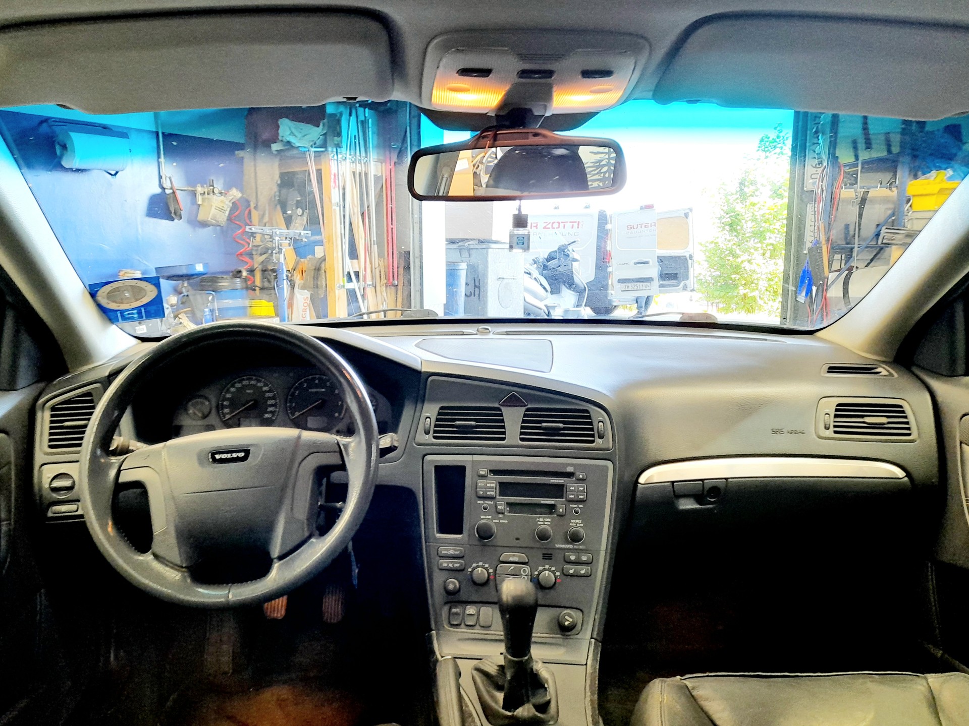 VOLVO V70 2.0T-image-7