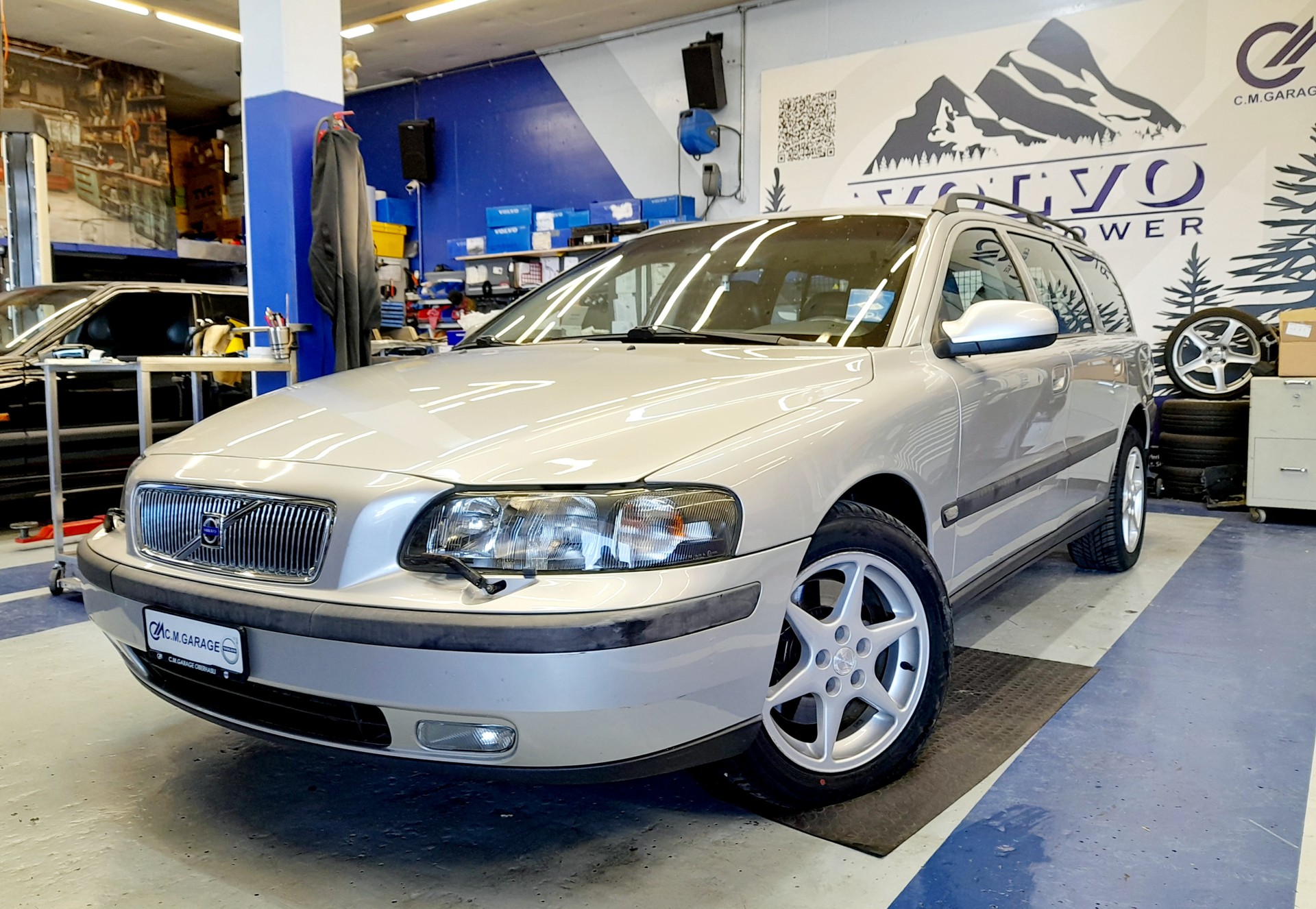 VOLVO V70 2.0T-image-0