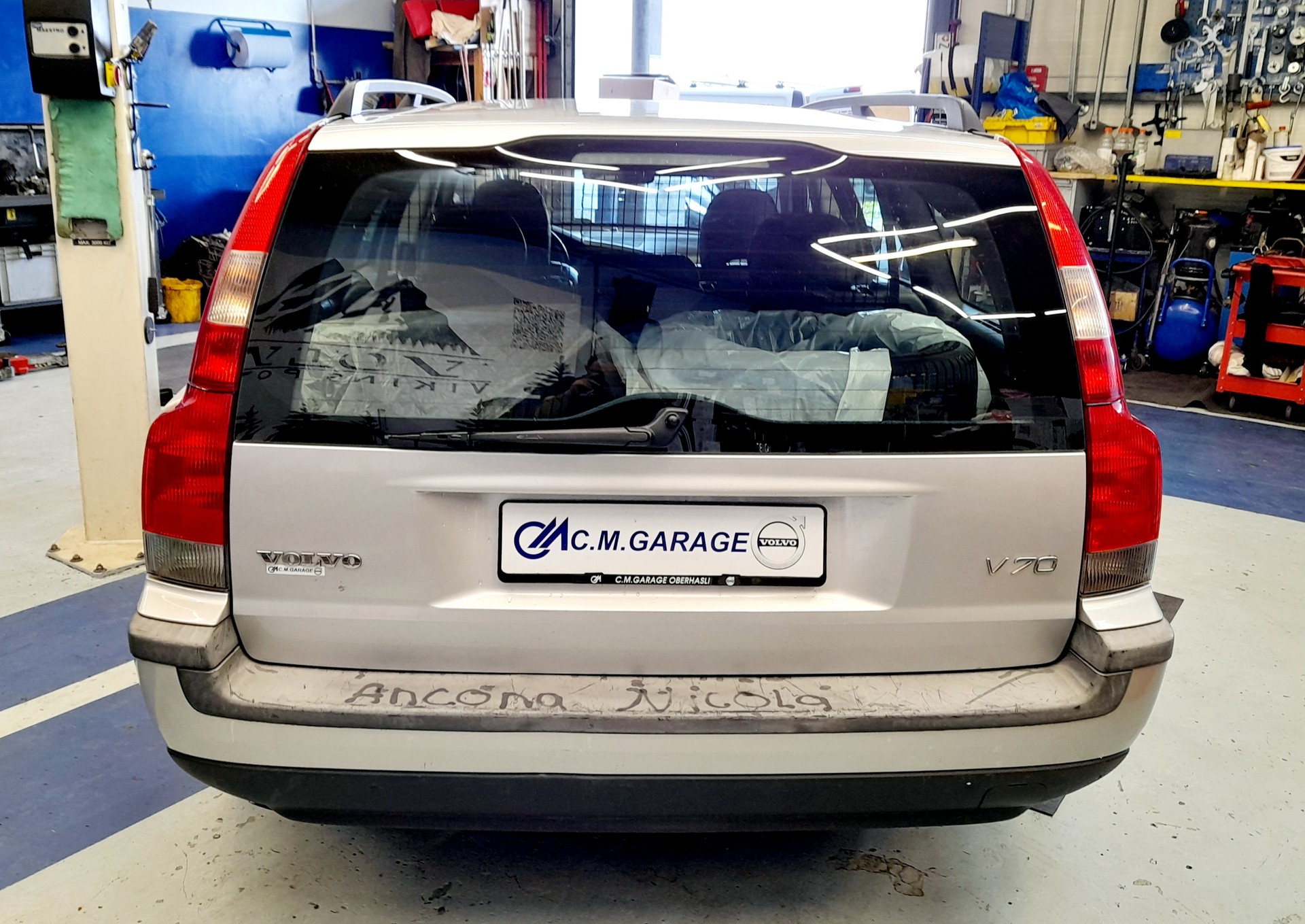 VOLVO V70 2.0T-image-4