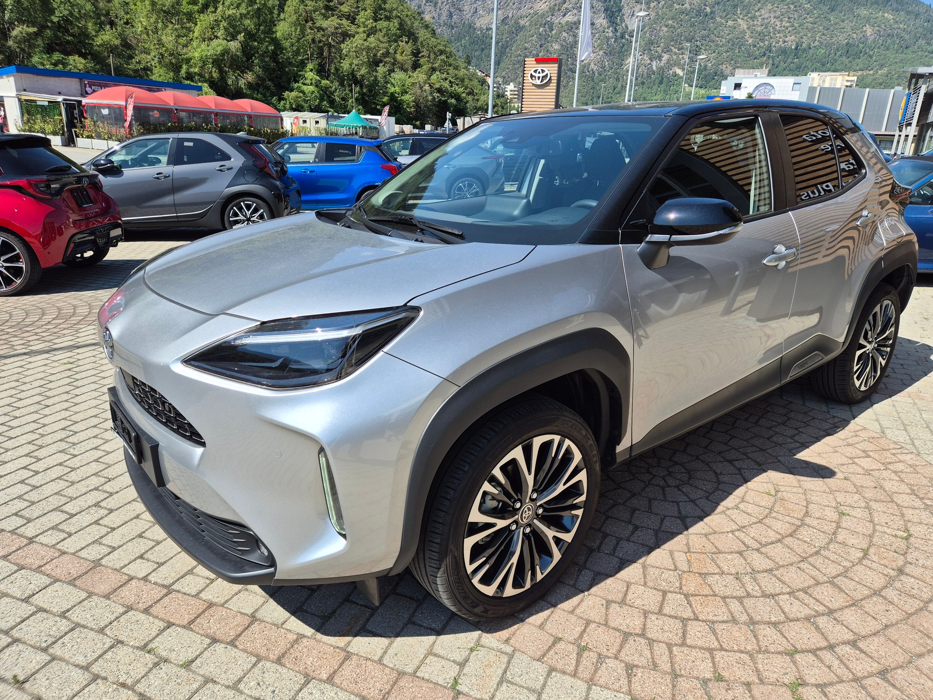 TOYOTA Yaris Cross 1.5 Elegant e-CVT AWDi-showroom-element-1