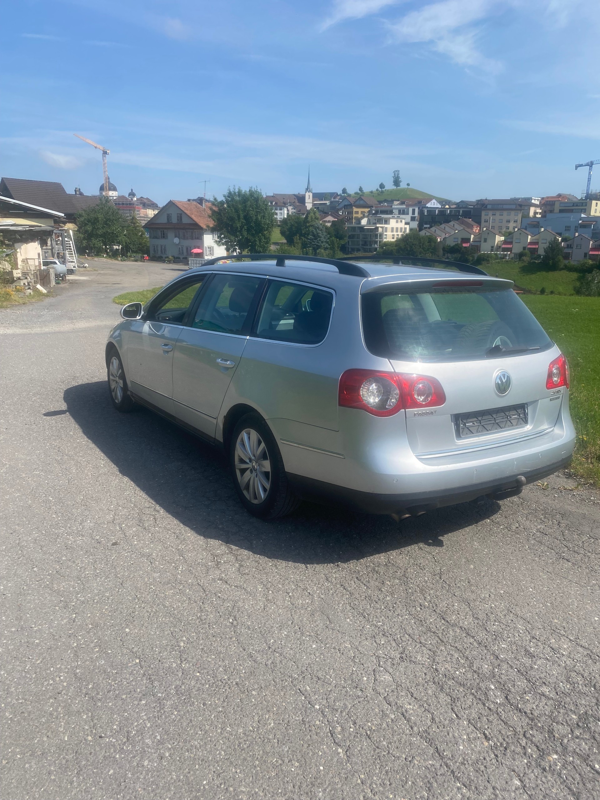 VW Passat Variant 2.0 TDI Sportline 4Motion-image-1