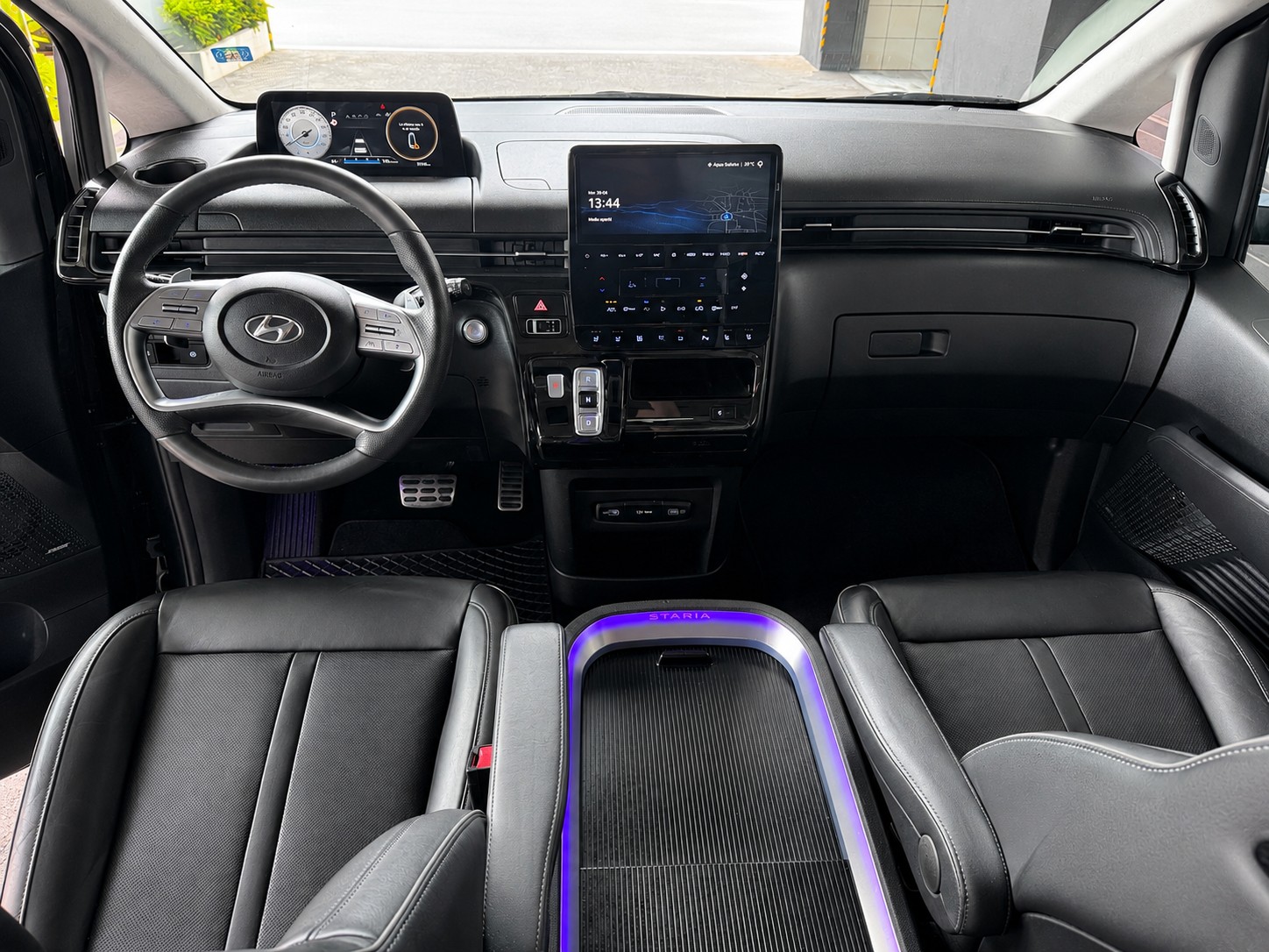 HYUNDAI Staria Premium 2.2 CRDi Vertex 4WD A-image-17