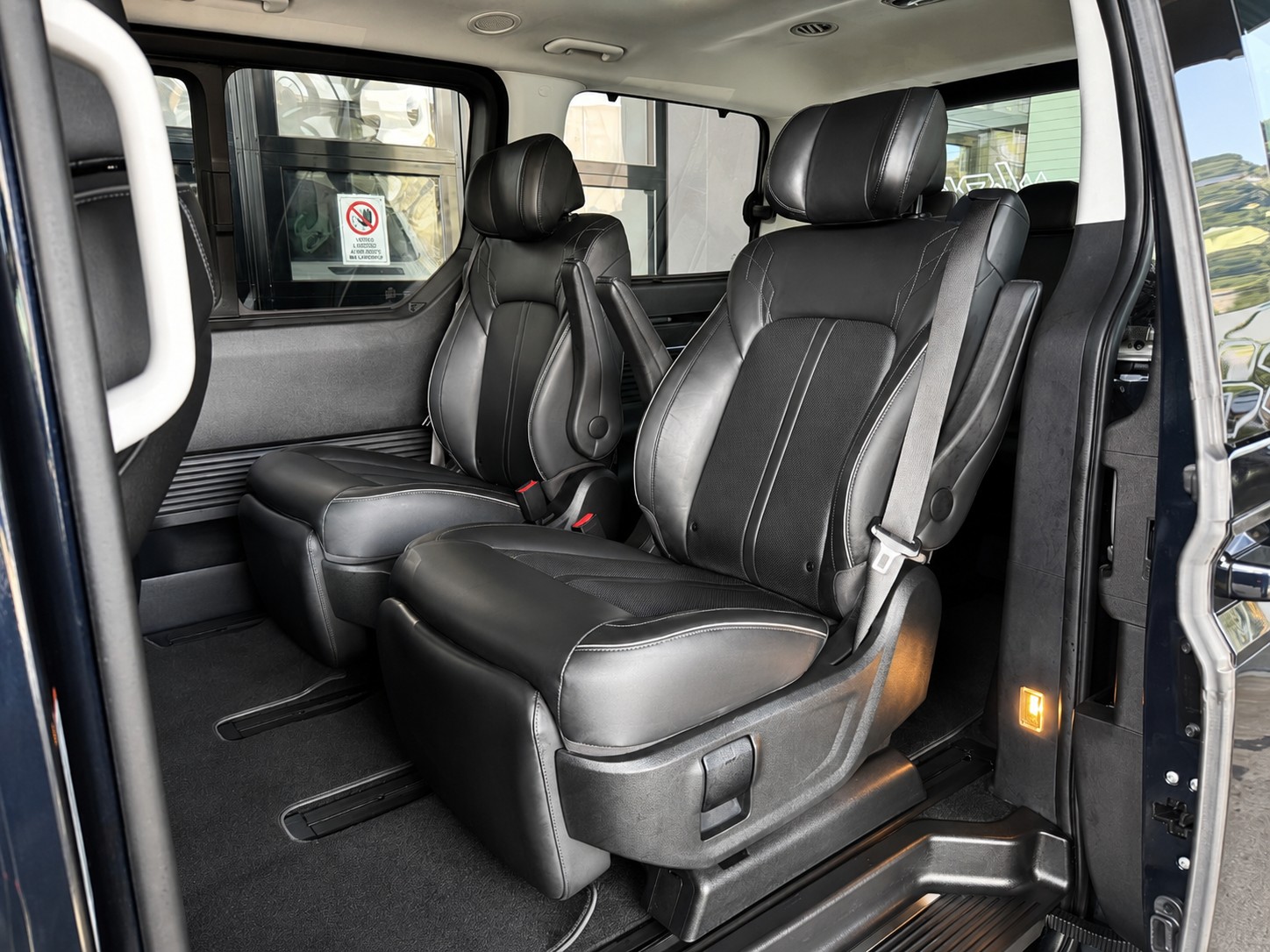HYUNDAI Staria Premium 2.2 CRDi Vertex 4WD A-image-8