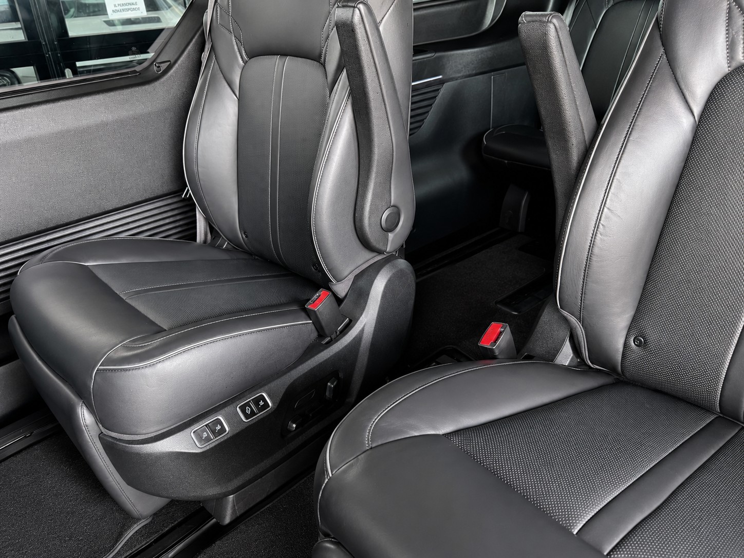 HYUNDAI Staria Premium 2.2 CRDi Vertex 4WD A-image-6