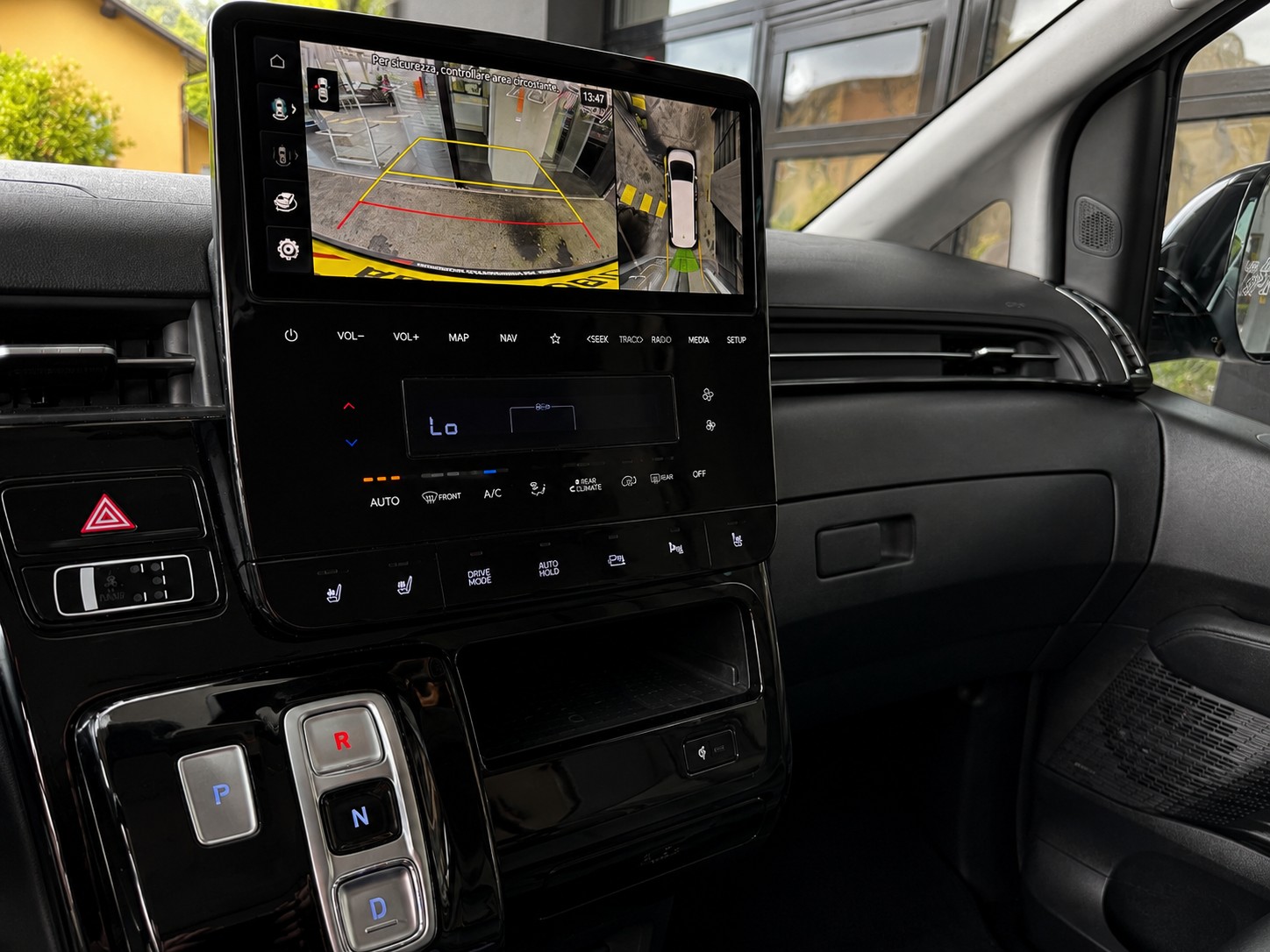 HYUNDAI Staria Premium 2.2 CRDi Vertex 4WD A-image-14